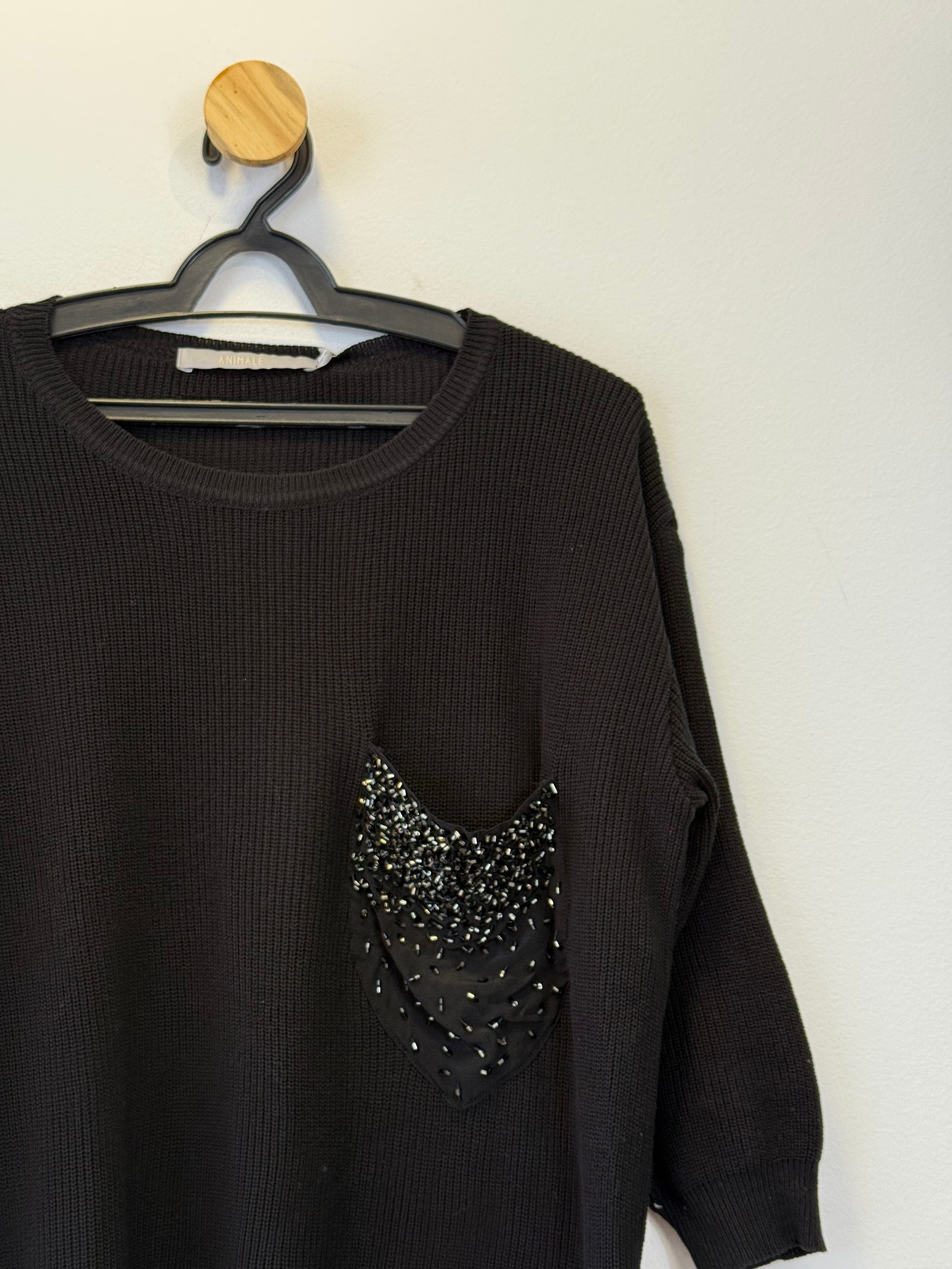 Blusa Tricot Preta Bolso Bordado