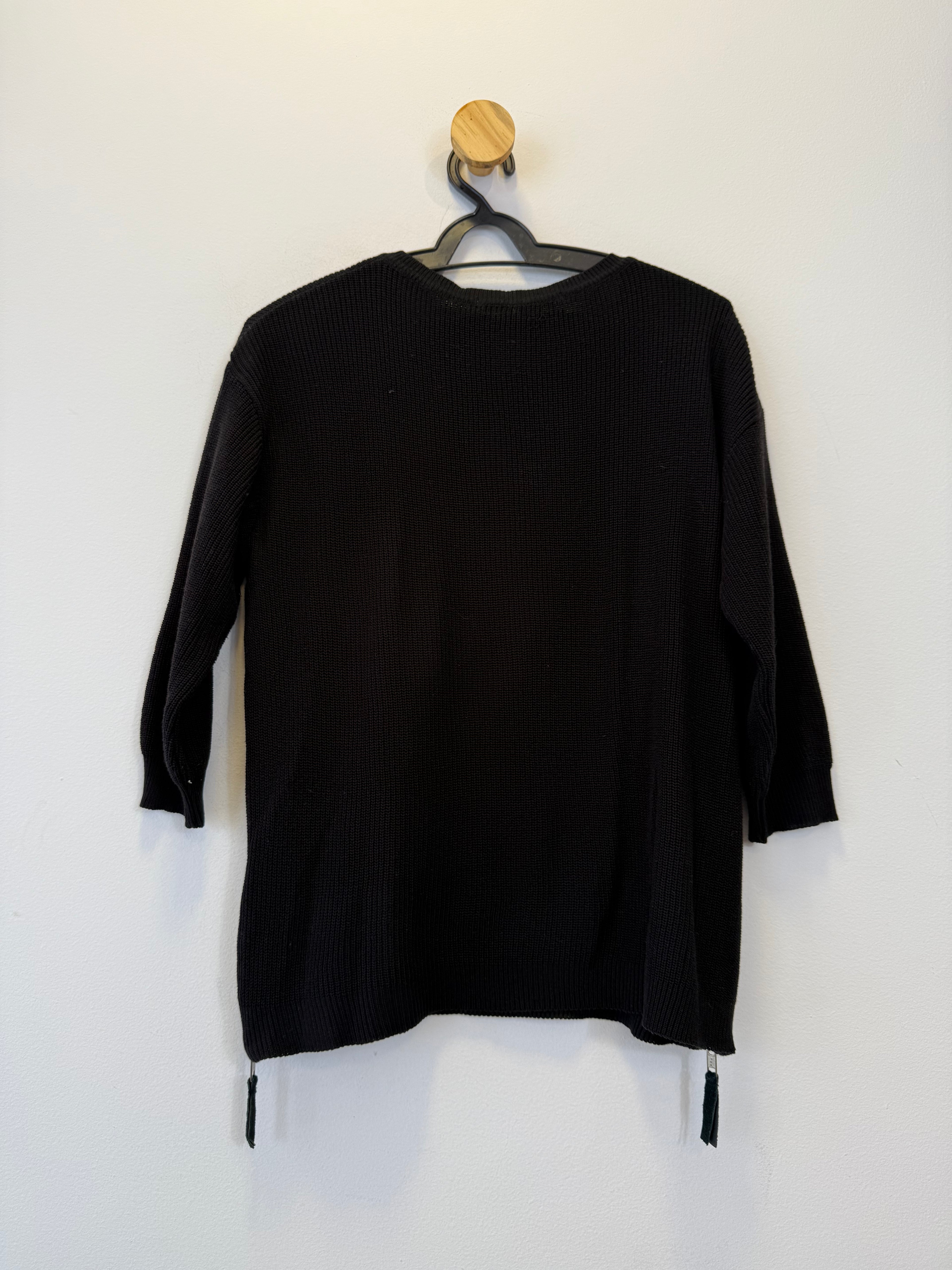 Blusa Tricot Preta Bolso Bordado