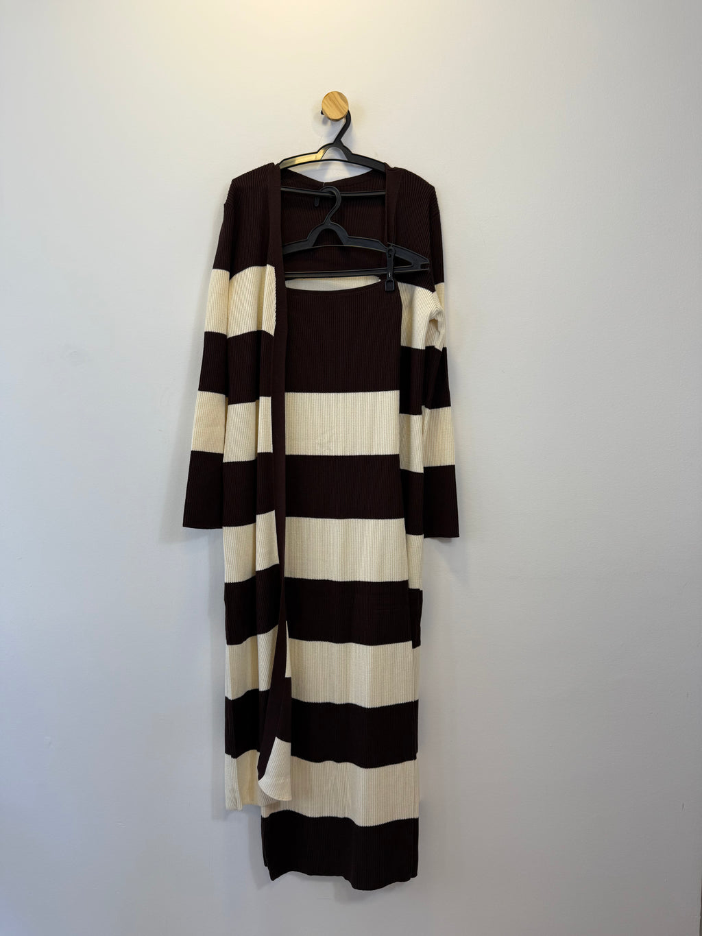 Conjunto em Off White e Marrom