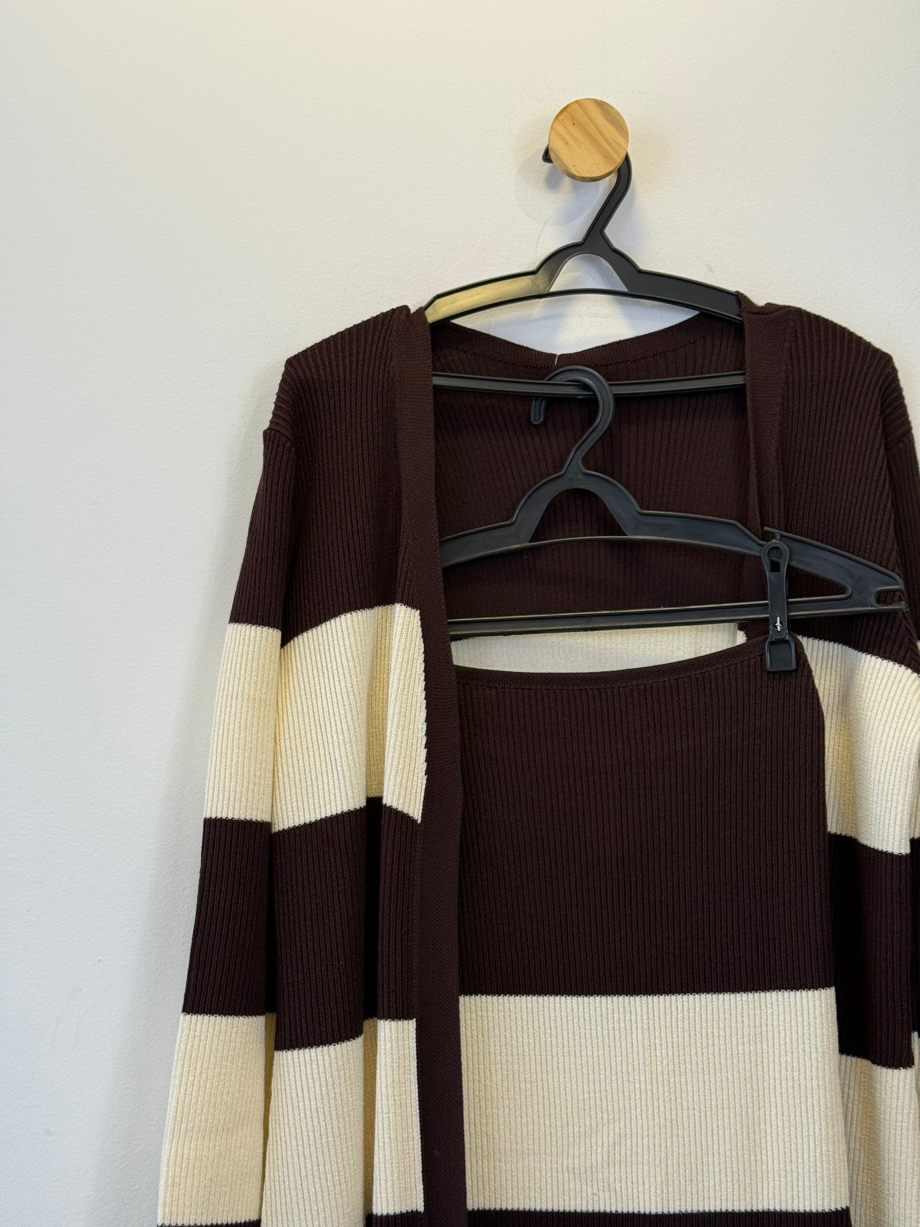 Conjunto em Off White e Marrom
