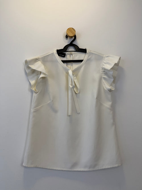 Blusa Branca Babado nos Ombros