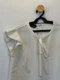 Blusa Branca Babado nos Ombros