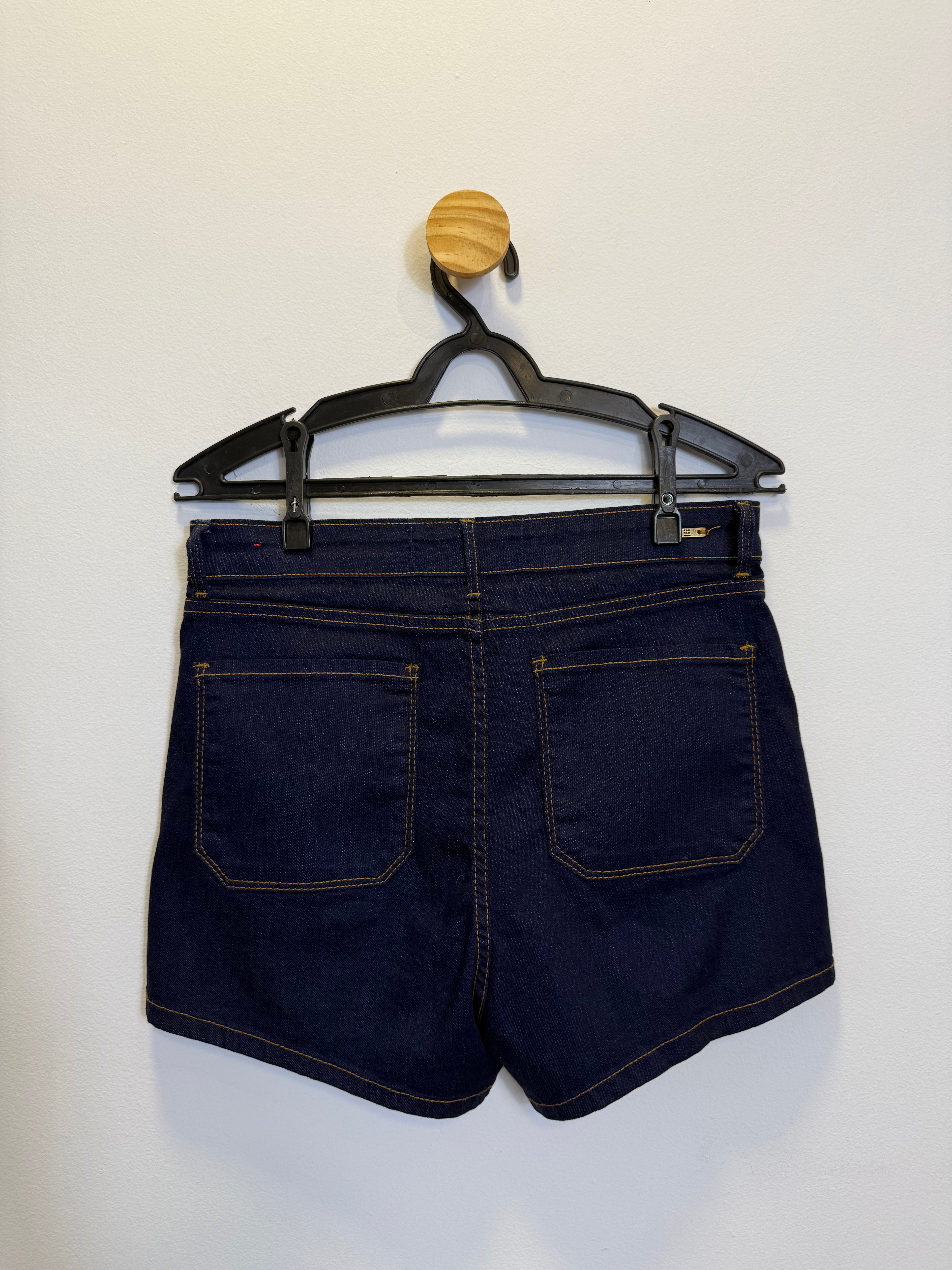 Short Mom Jeans Escuro