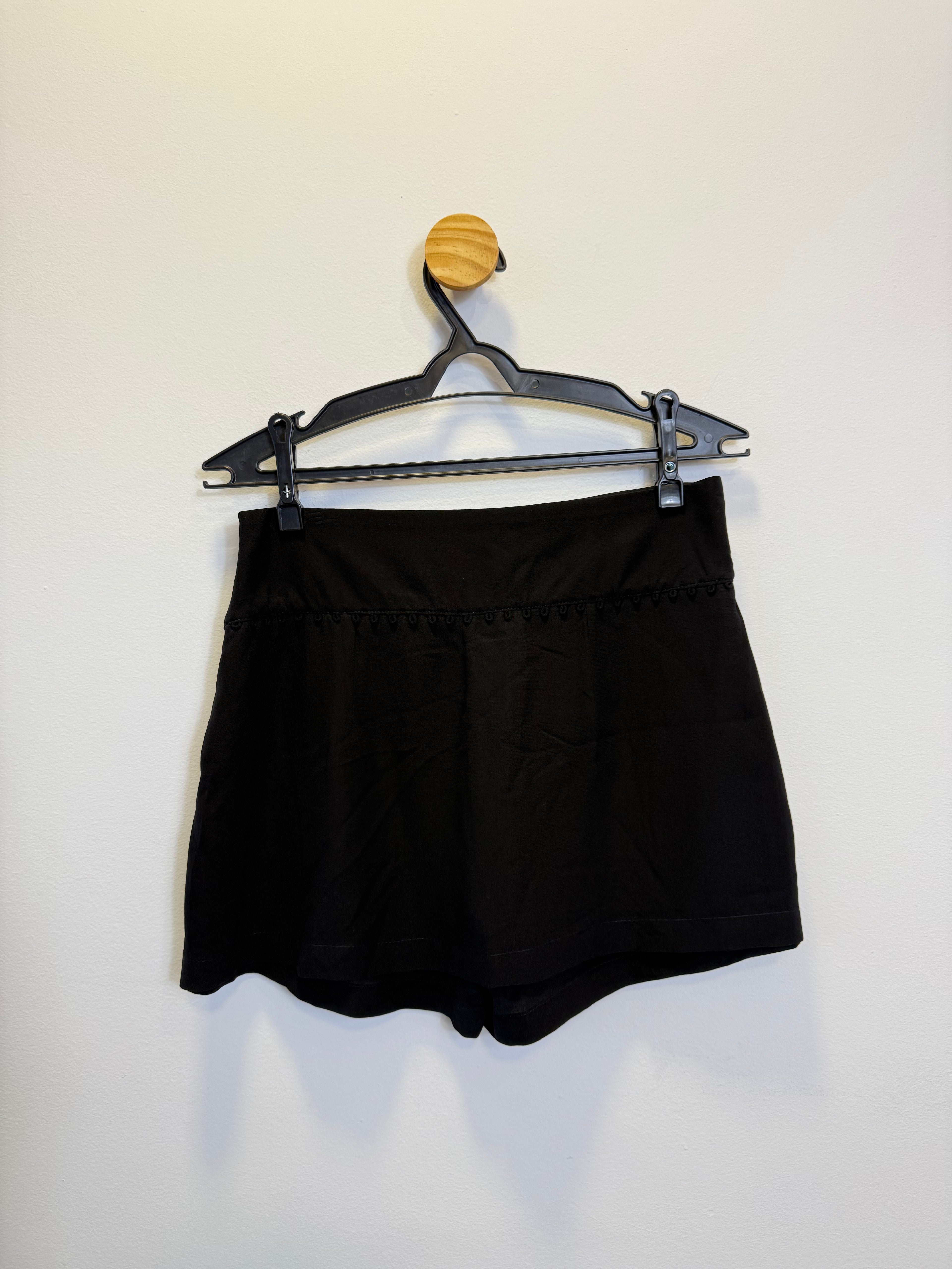 Short em Seda Preta