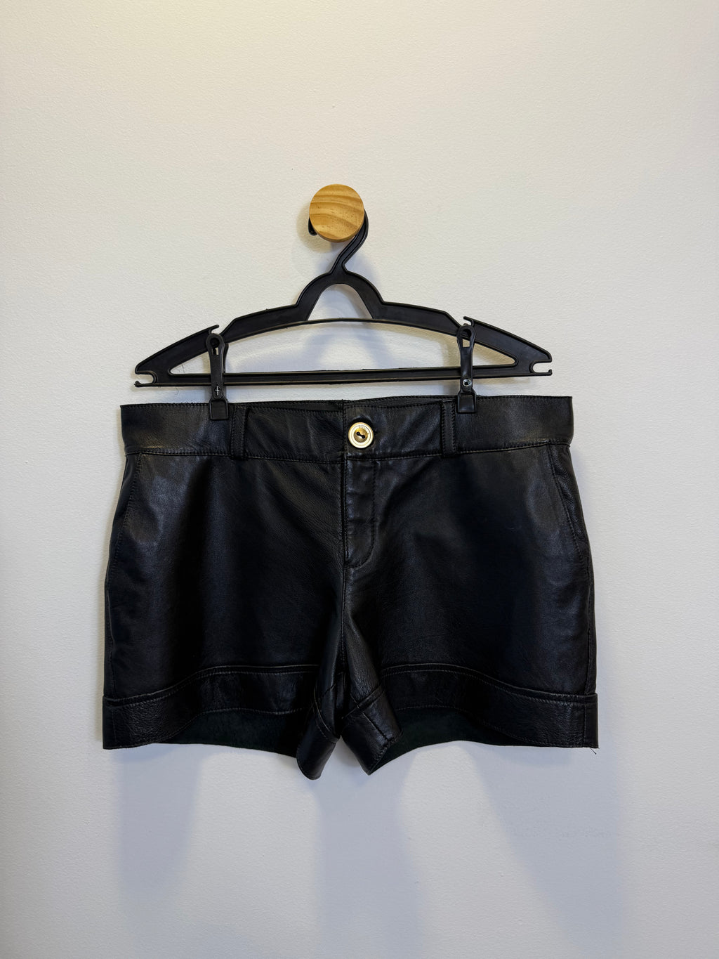 Short em Couro Preto