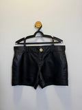 Short em Couro Preto