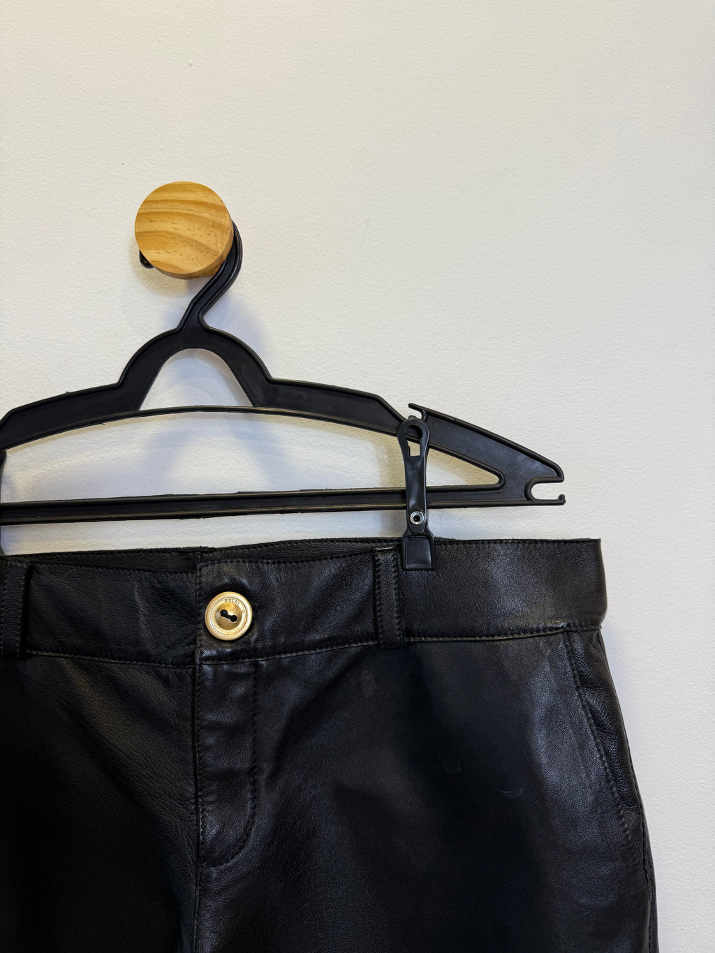 Short em Couro Preto
