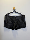Short em Couro Preto