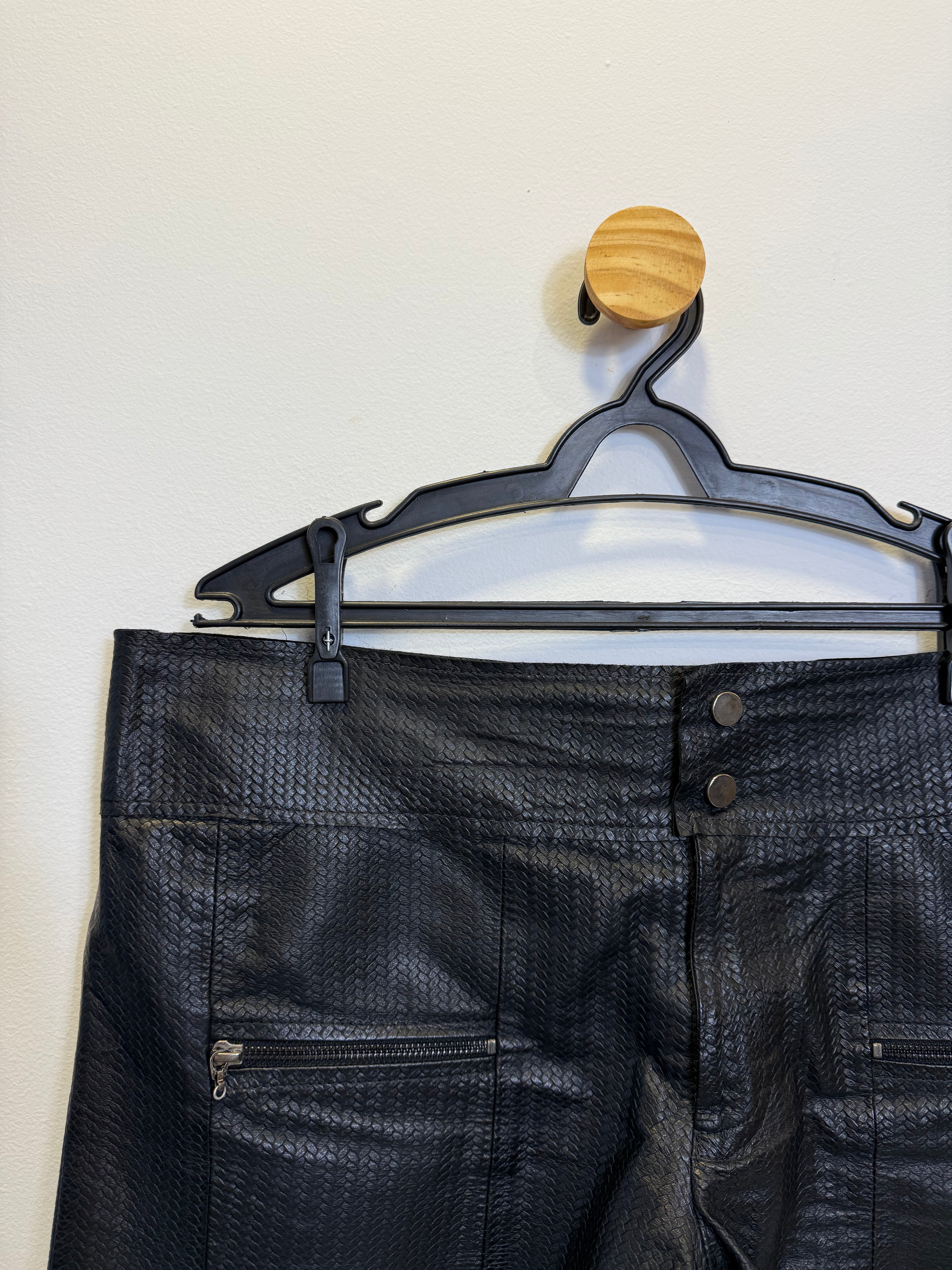 Short em Couro Preto