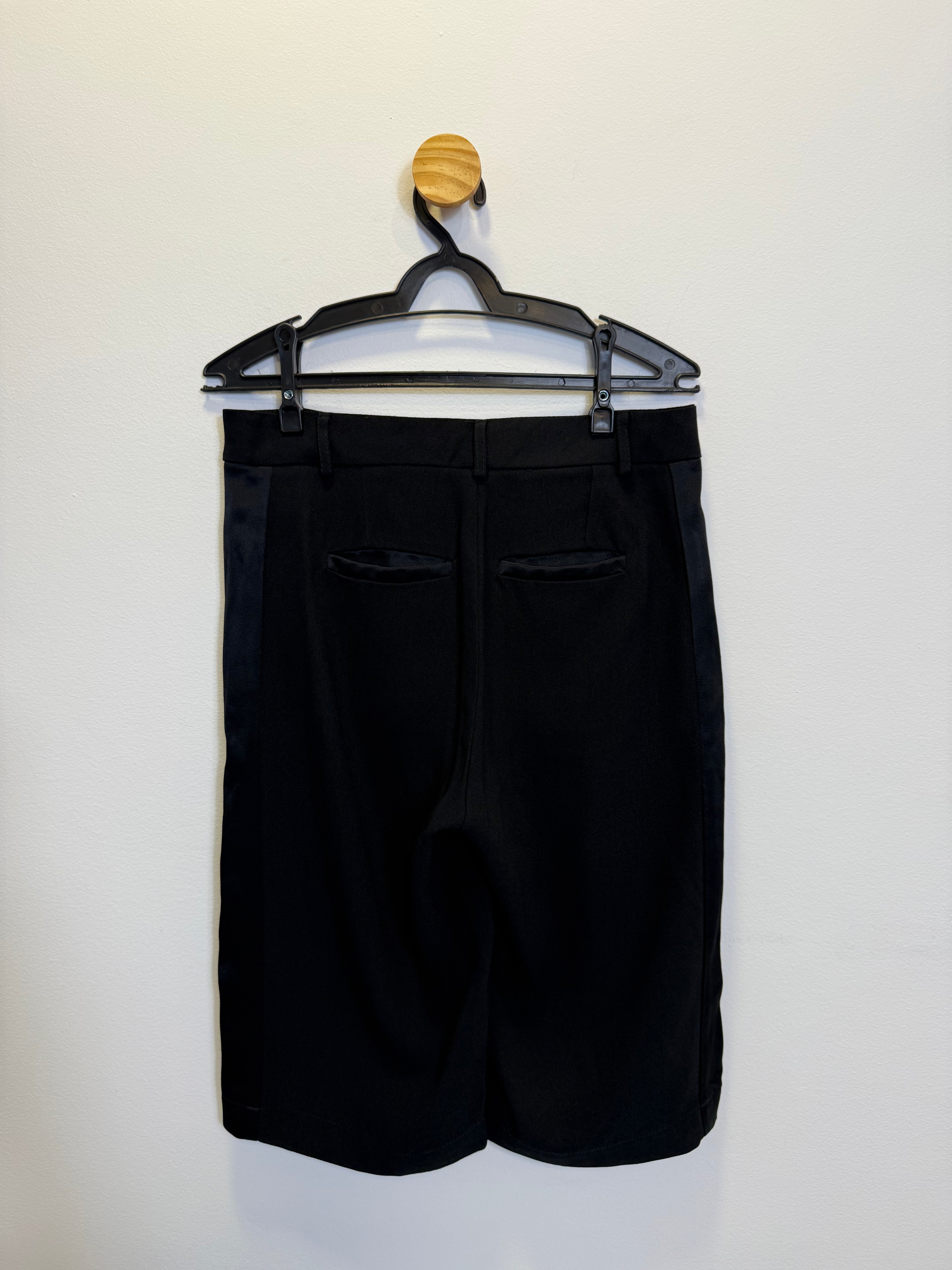 Bermuda Preta Alfaiataria