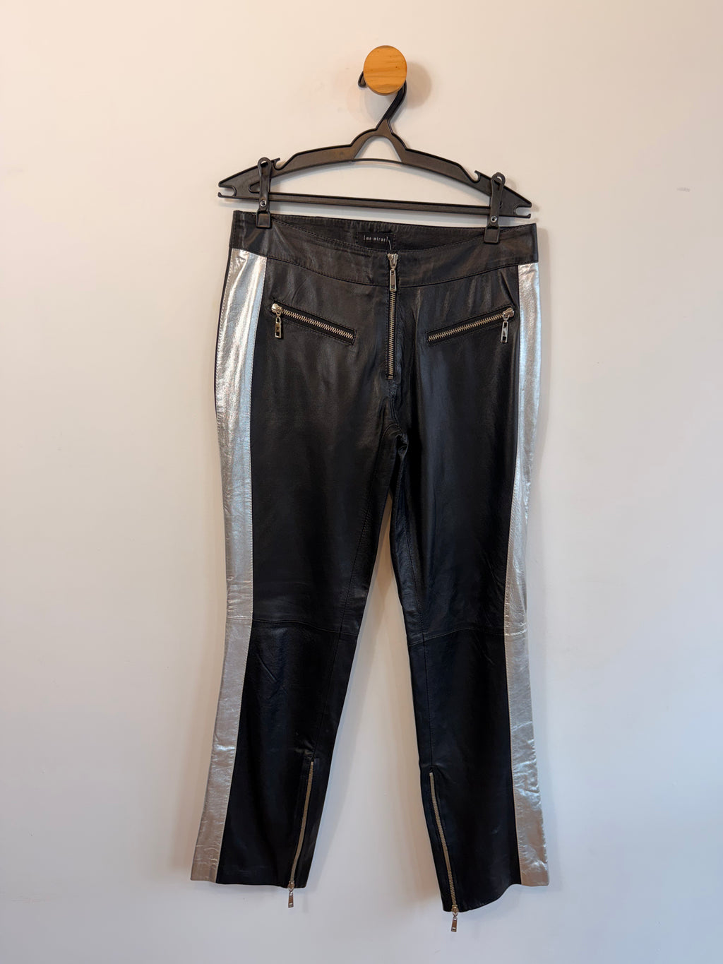 Calça de Couro Com Zíper Me Miras?