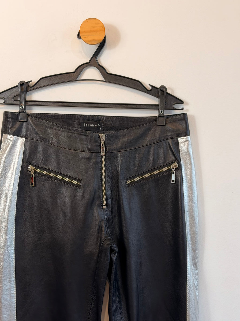 Calça de Couro Com Zíper Me Miras?