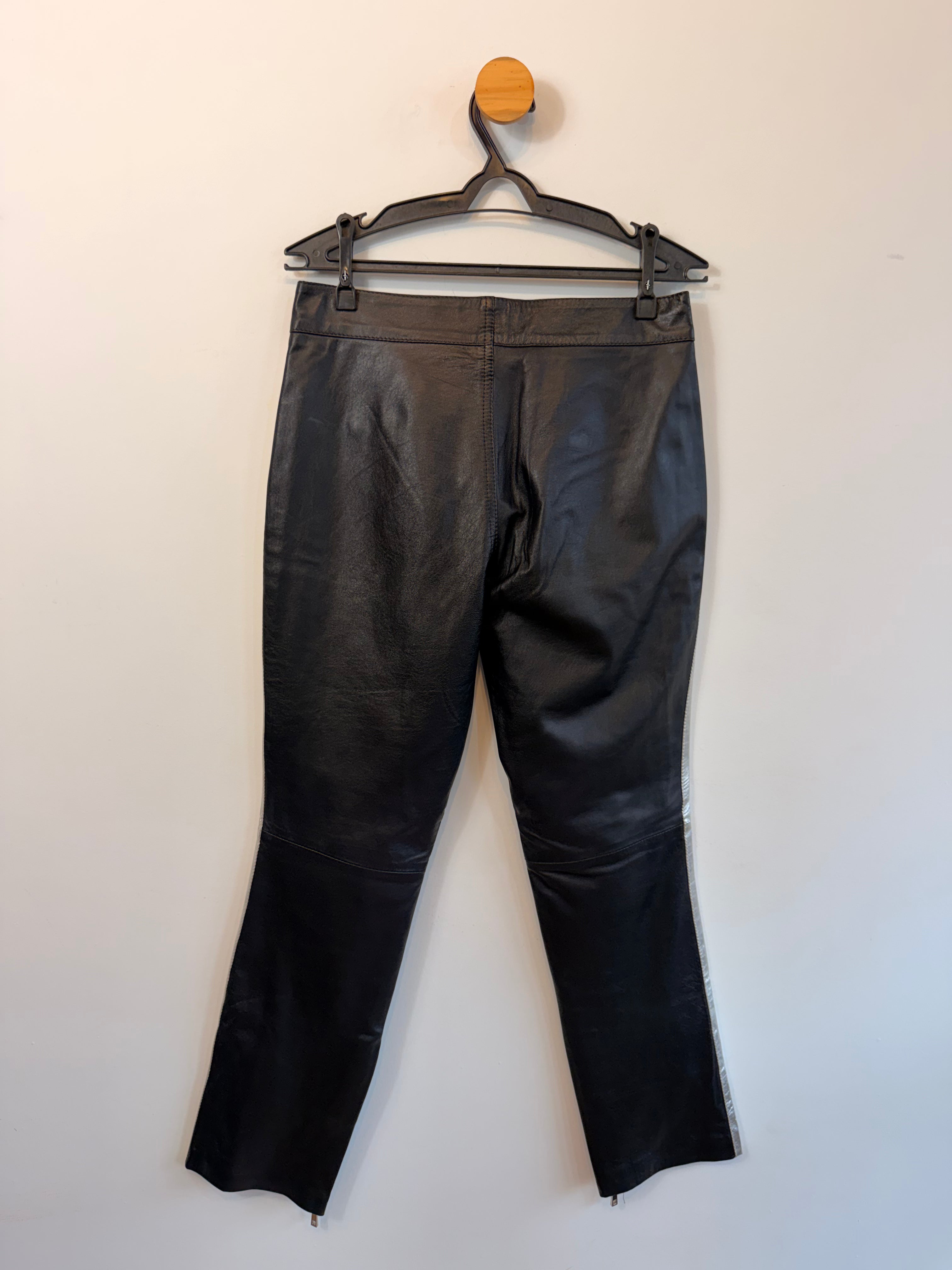 Calça de Couro Com Zíper Me Miras?