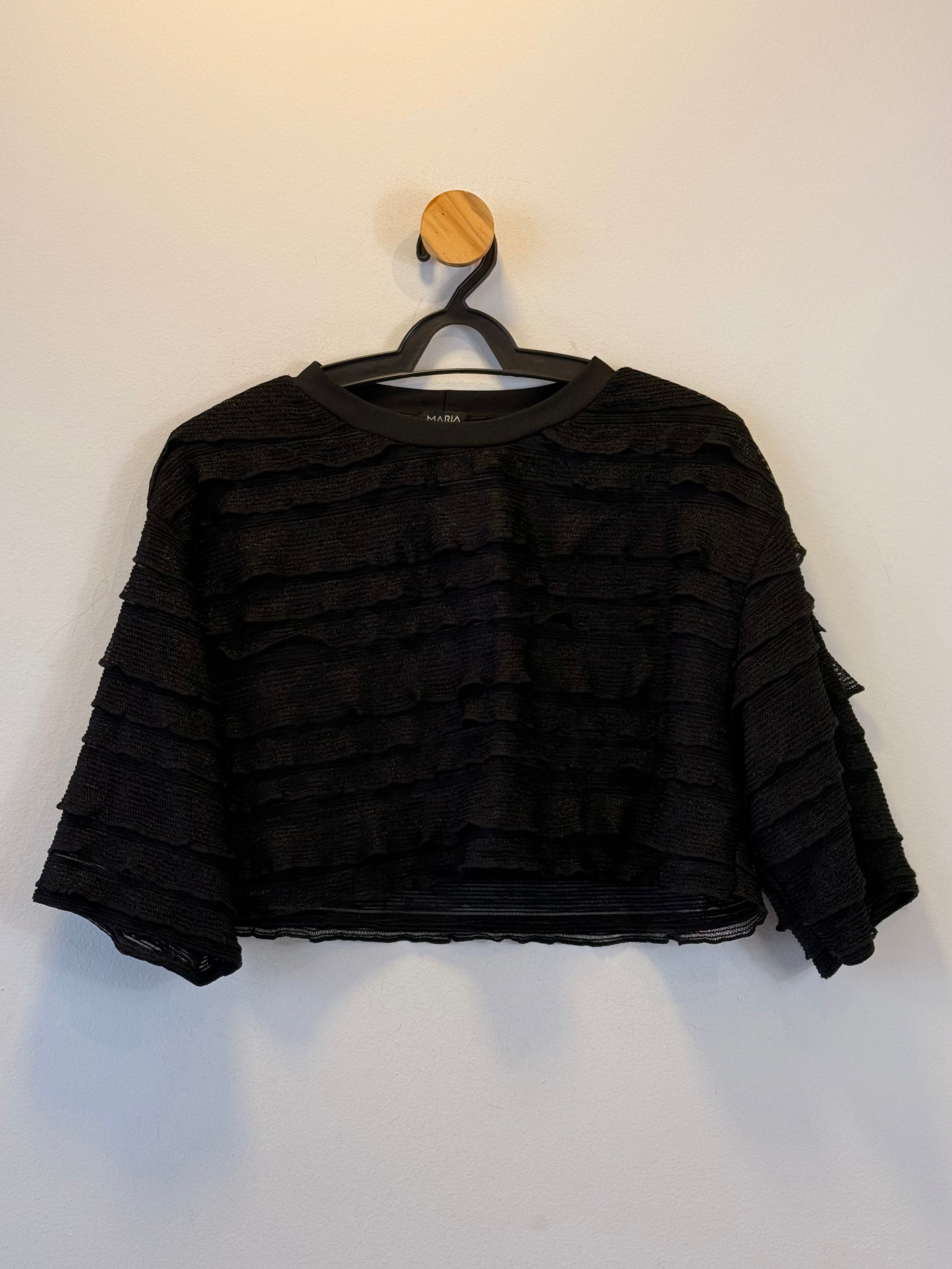 Cropped Preto Babados Maria Manô