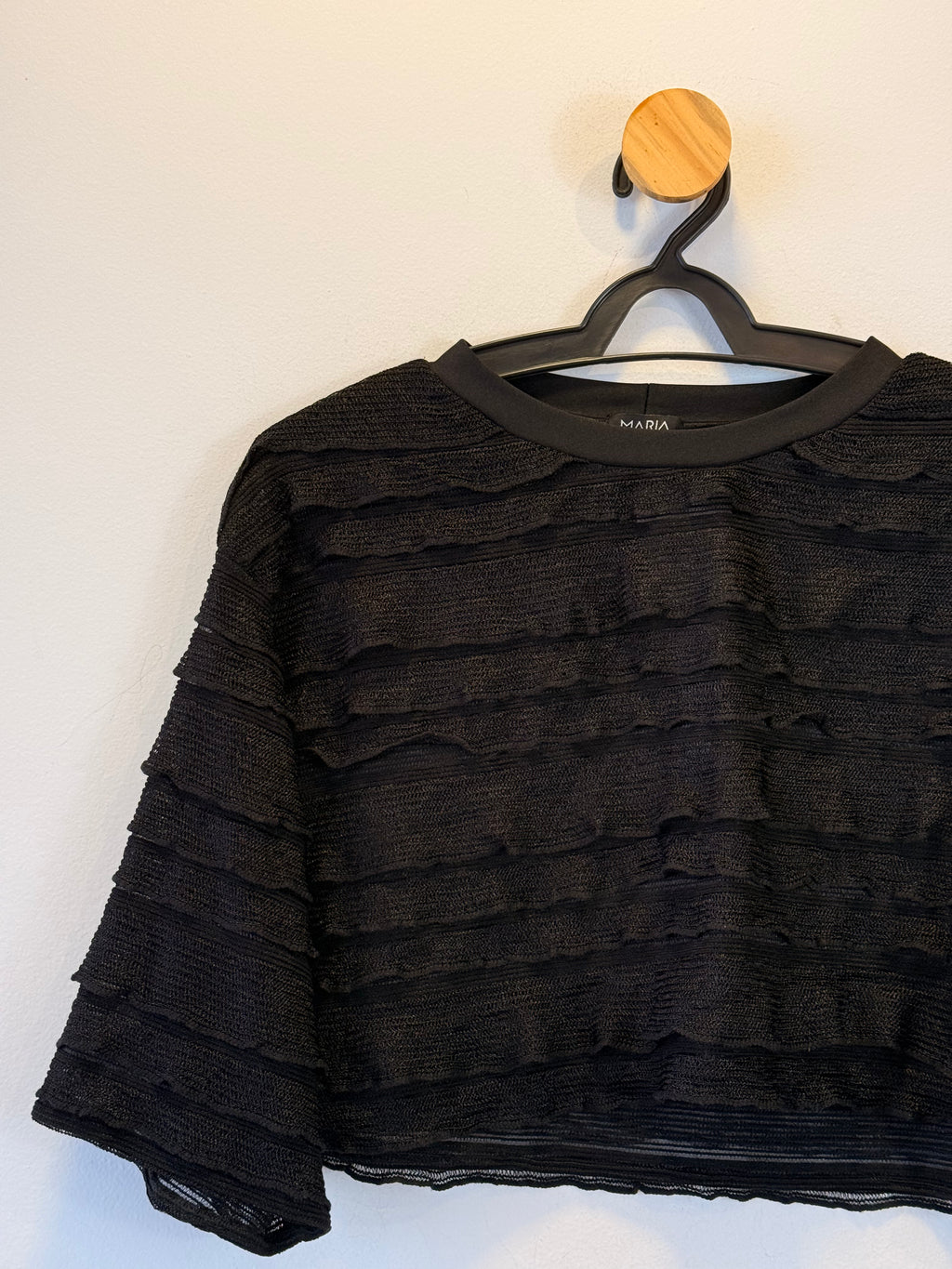 Cropped Preto Babados Maria Manô