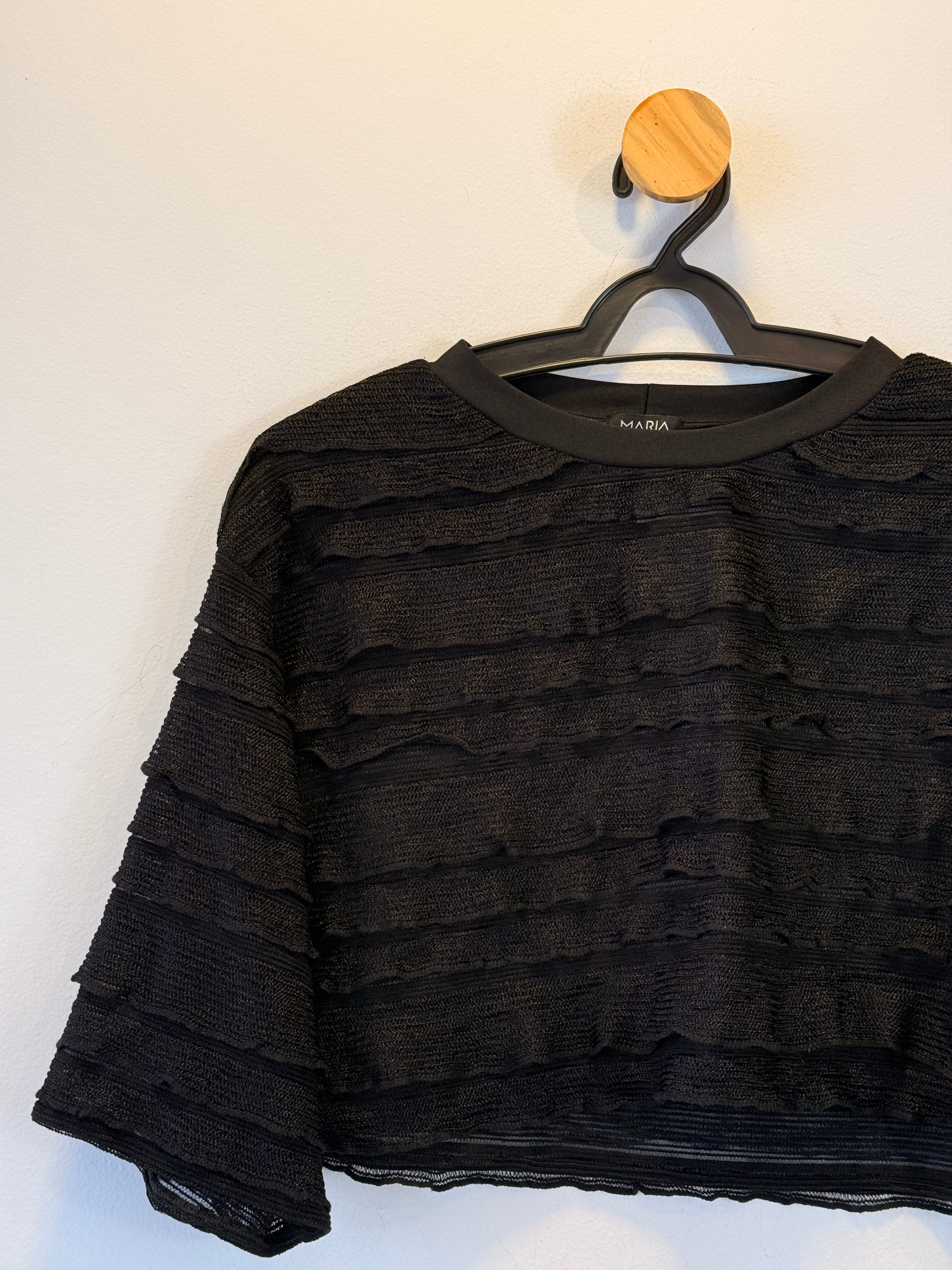 Cropped Preto Babados Maria Manô