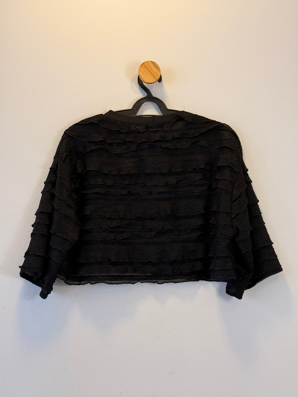 Cropped Preto Babados Maria Manô