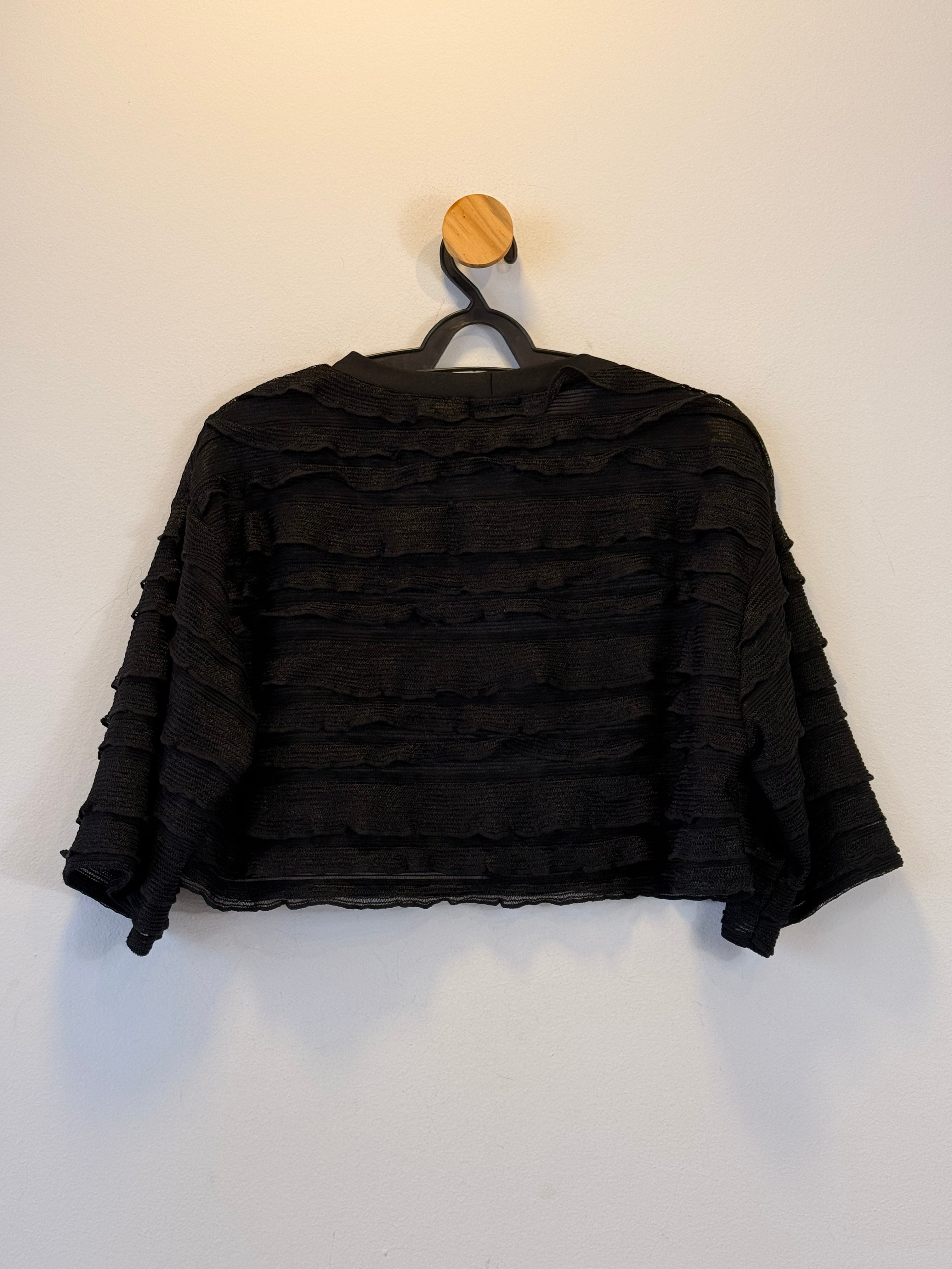 Cropped Preto Babados Maria Manô