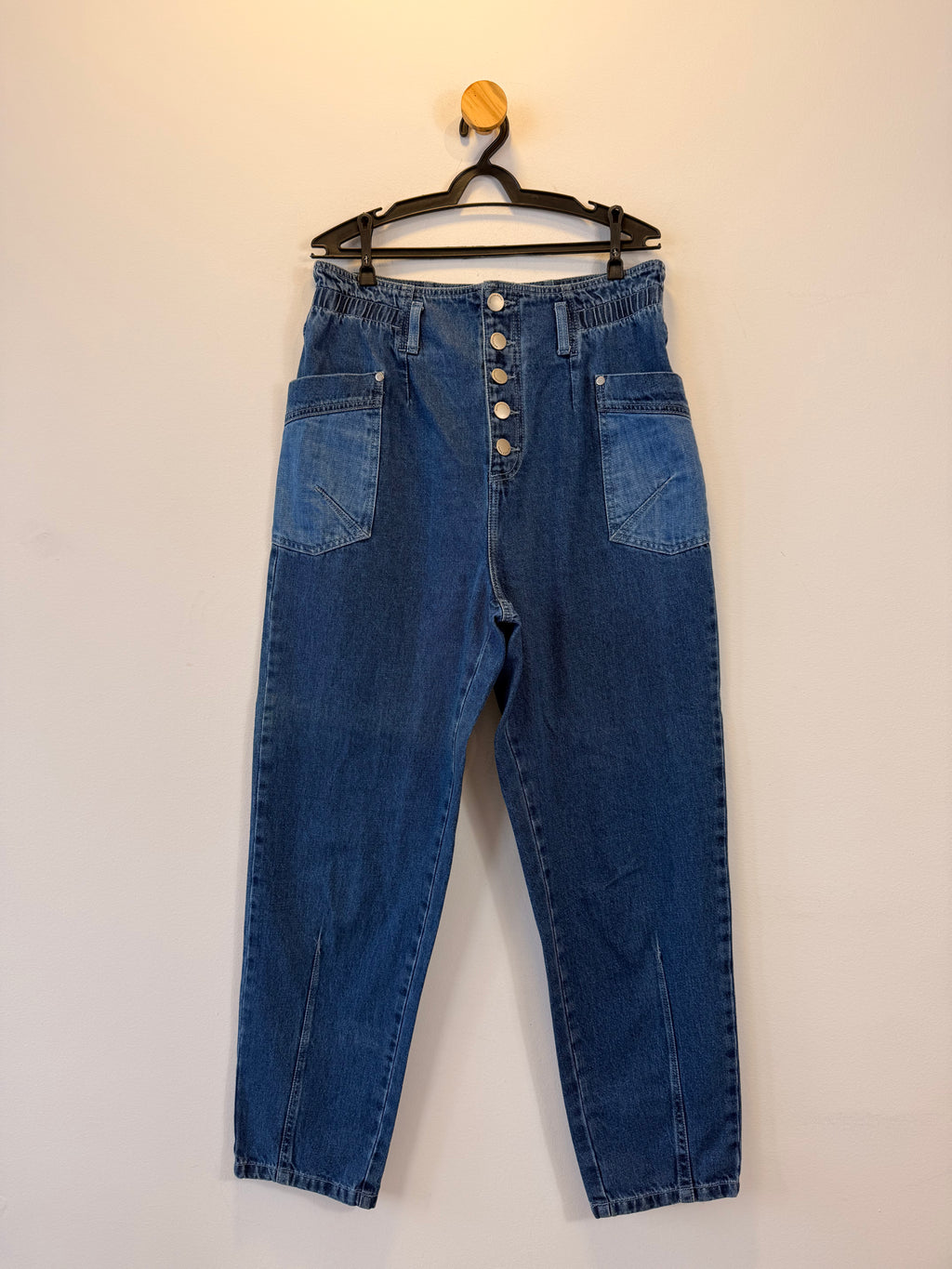 Calça Jeans com Botões Frontais
