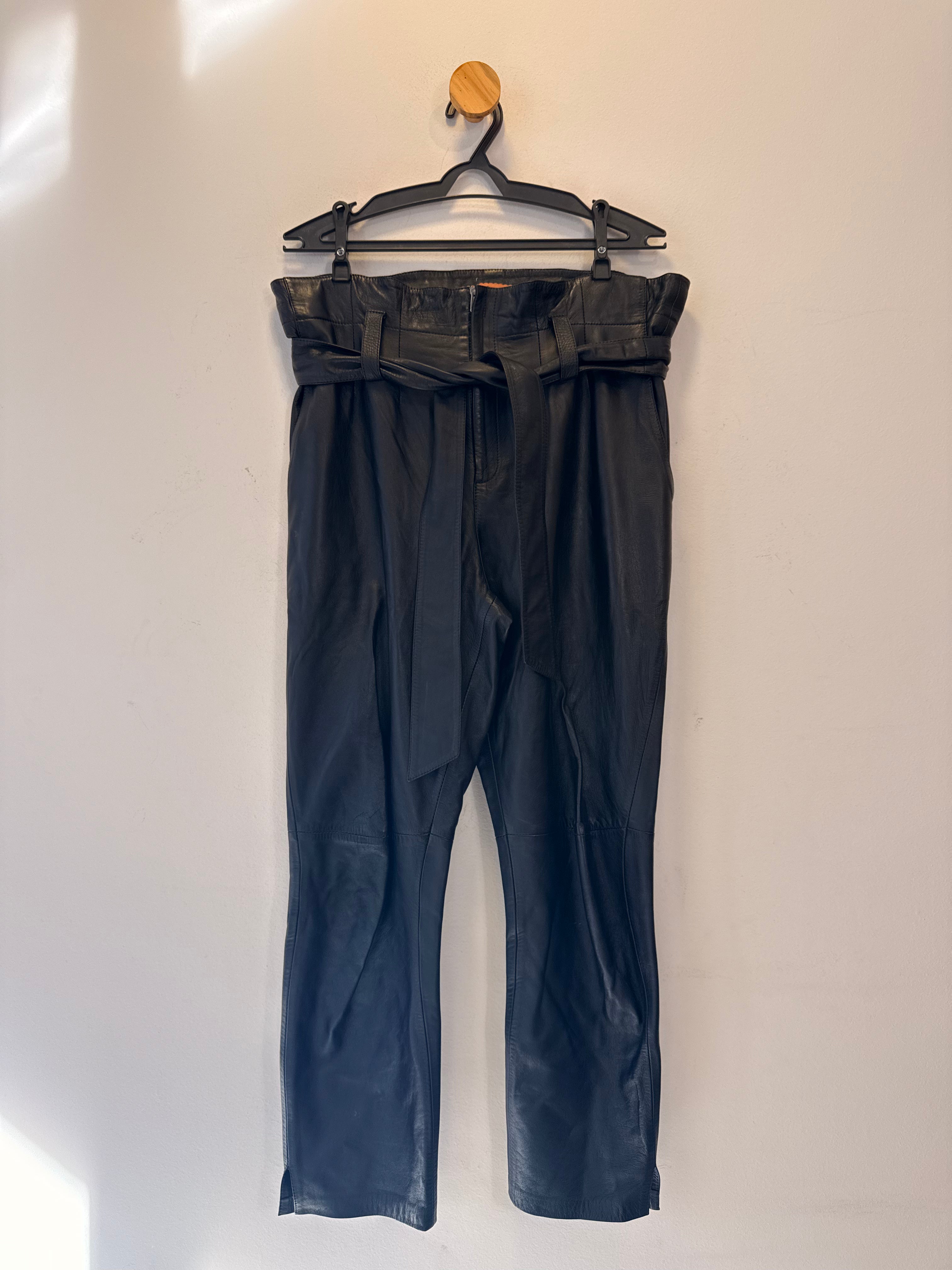 Calça de Couro Preta Lu Brandão
