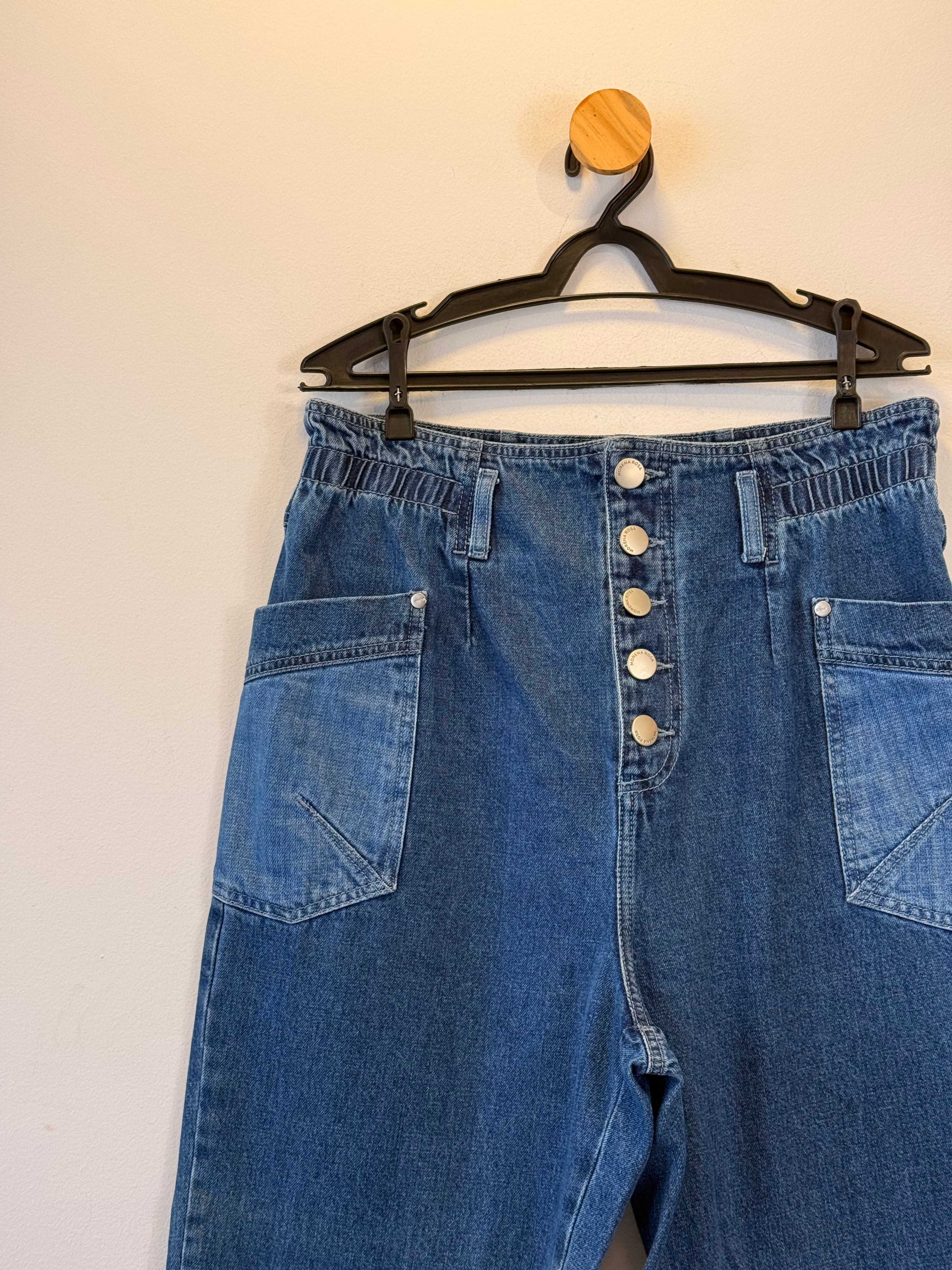 Calça Jeans com Botões Frontais