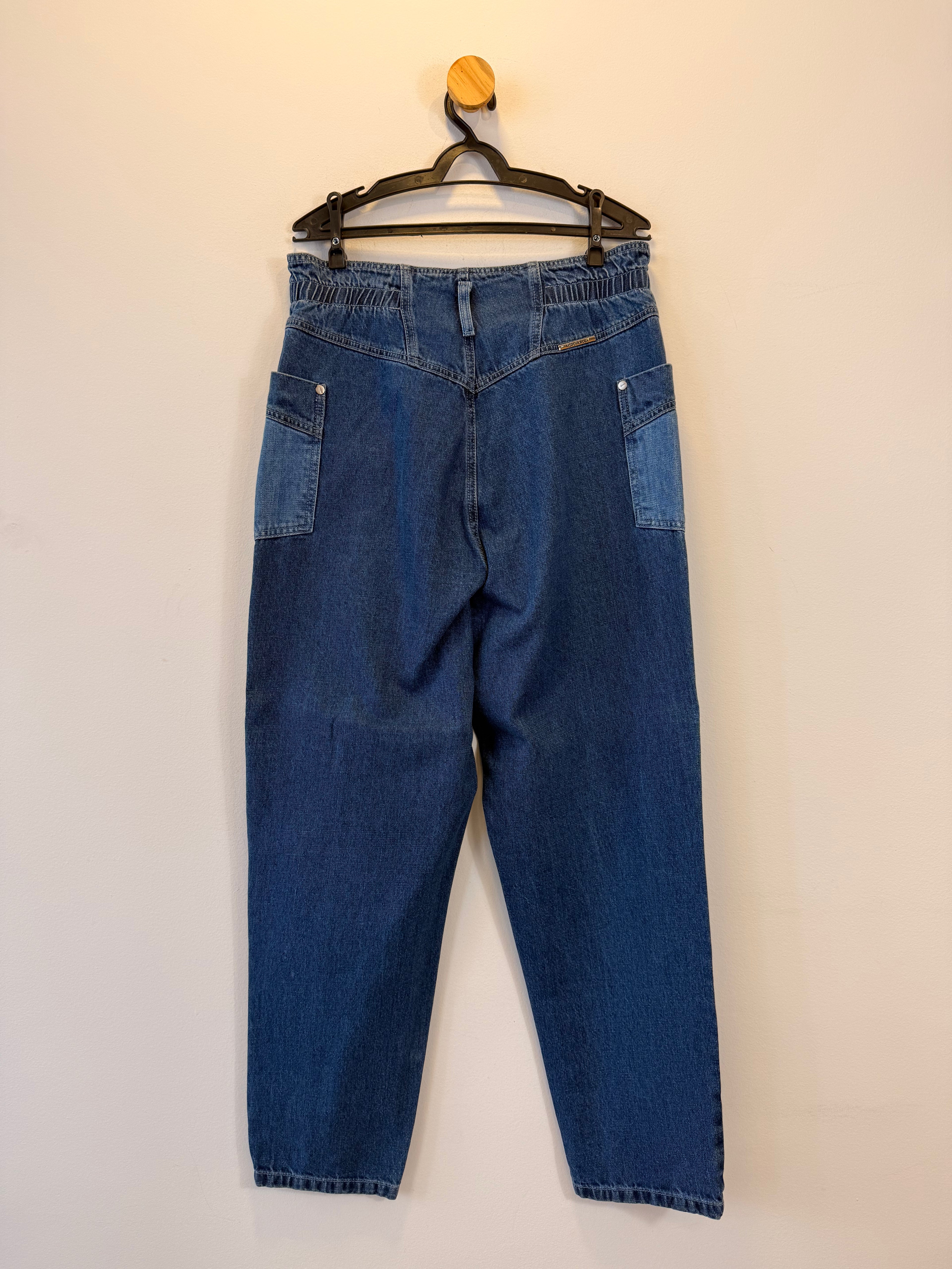 Calça Jeans com Botões Frontais