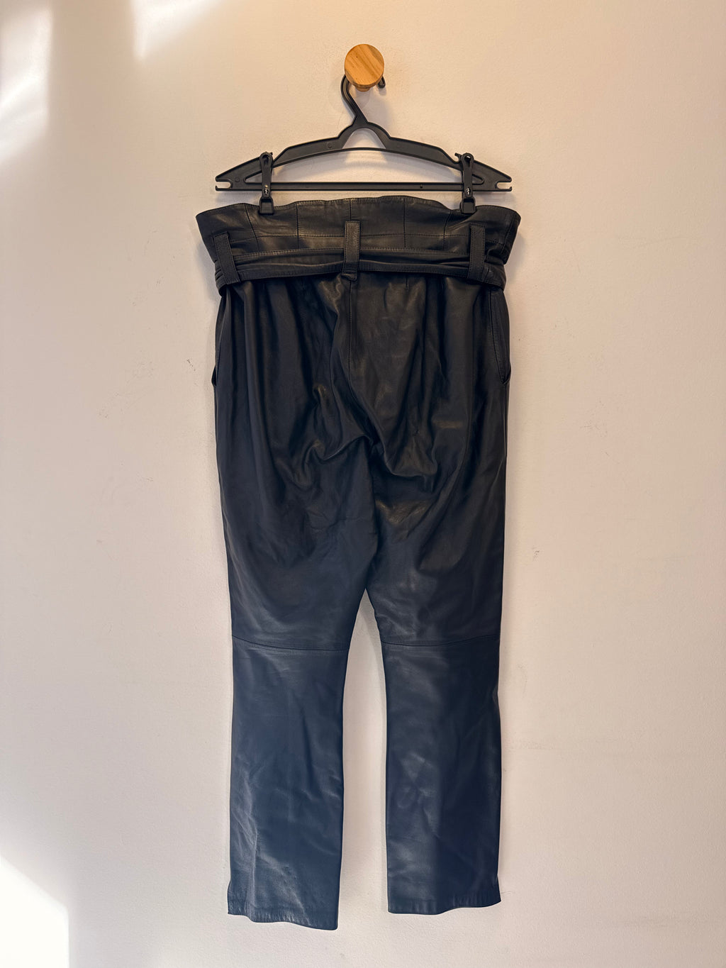 Calça de Couro Preta Lu Brandão