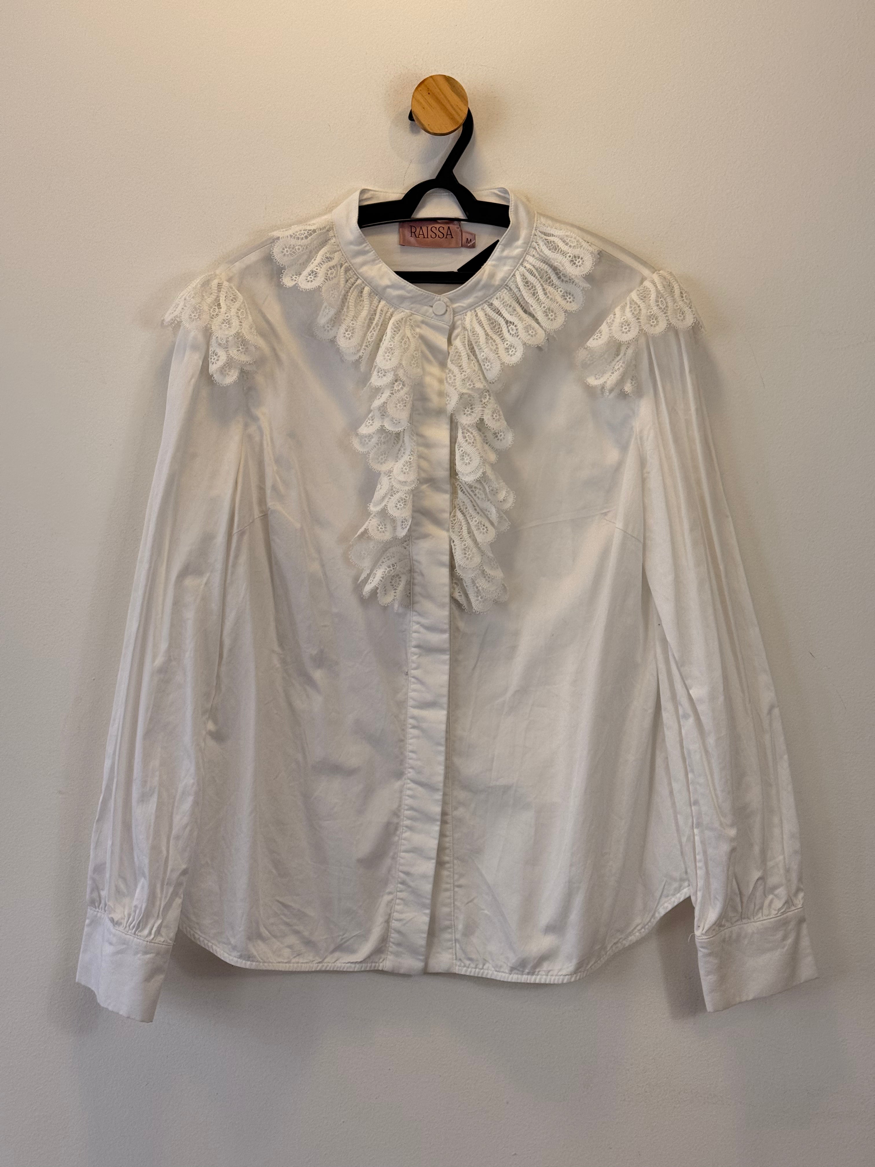 Camisa Branca Babados