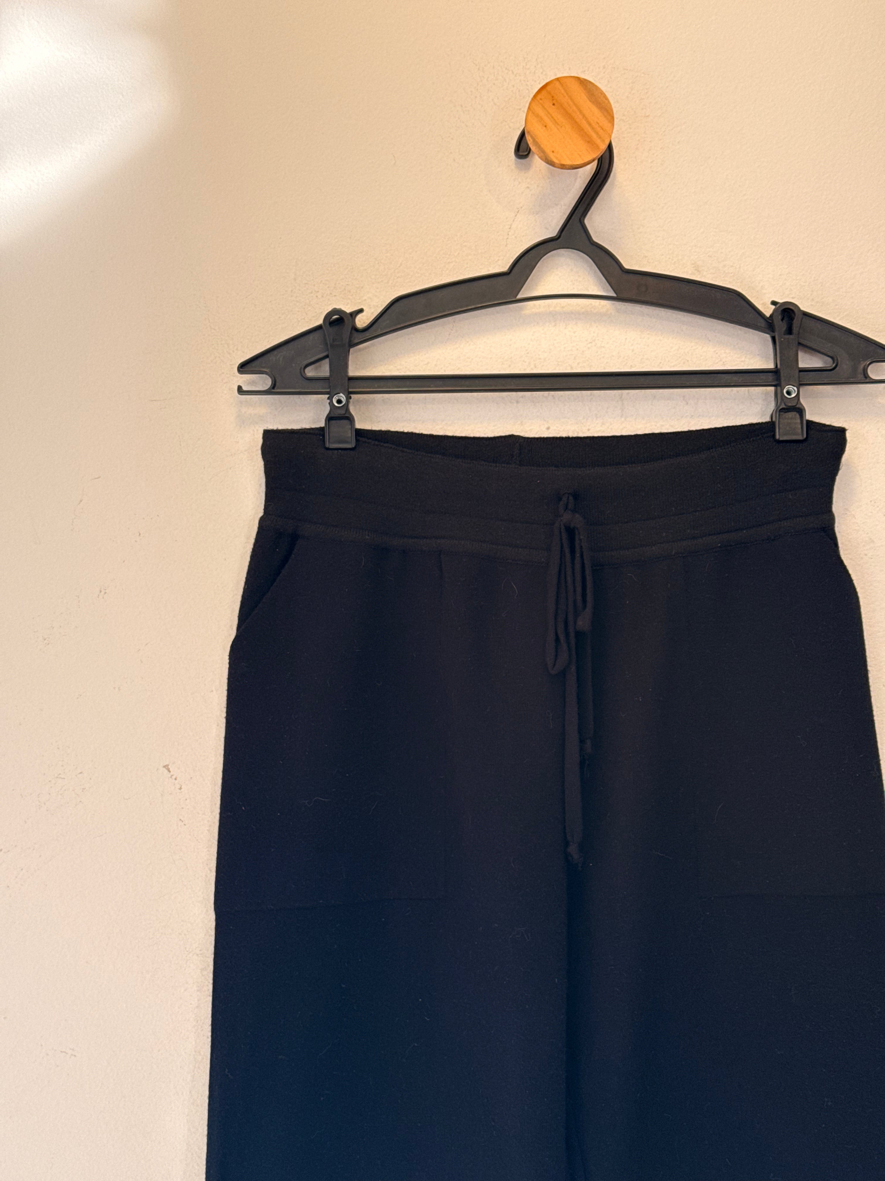 Calça Preta em Malha Max Maria