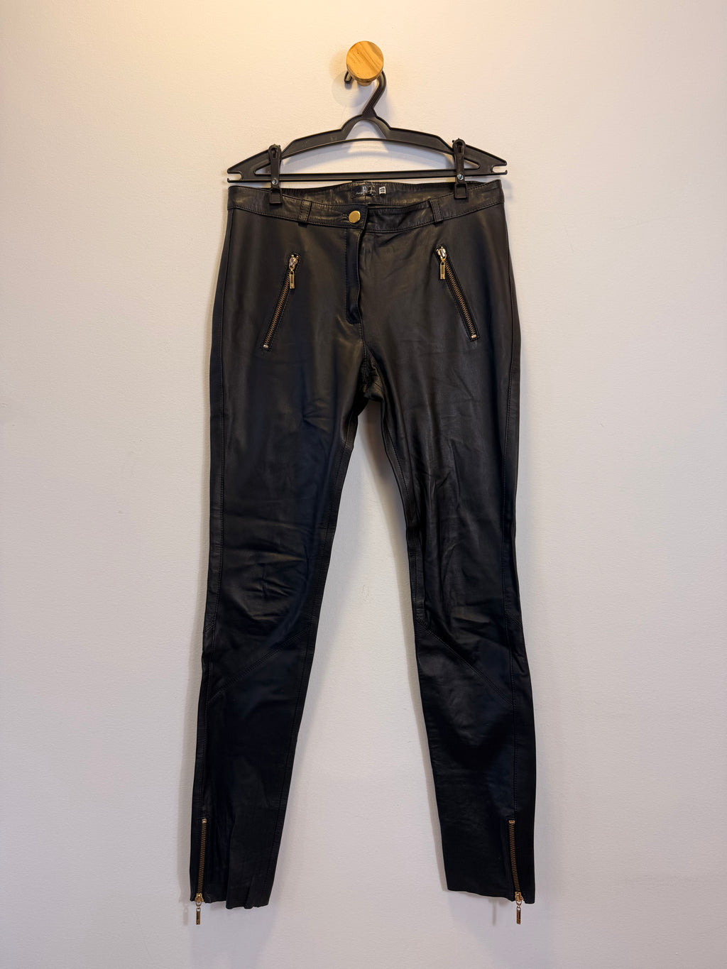 Calça Preta de Couro Francy Vasconcelos