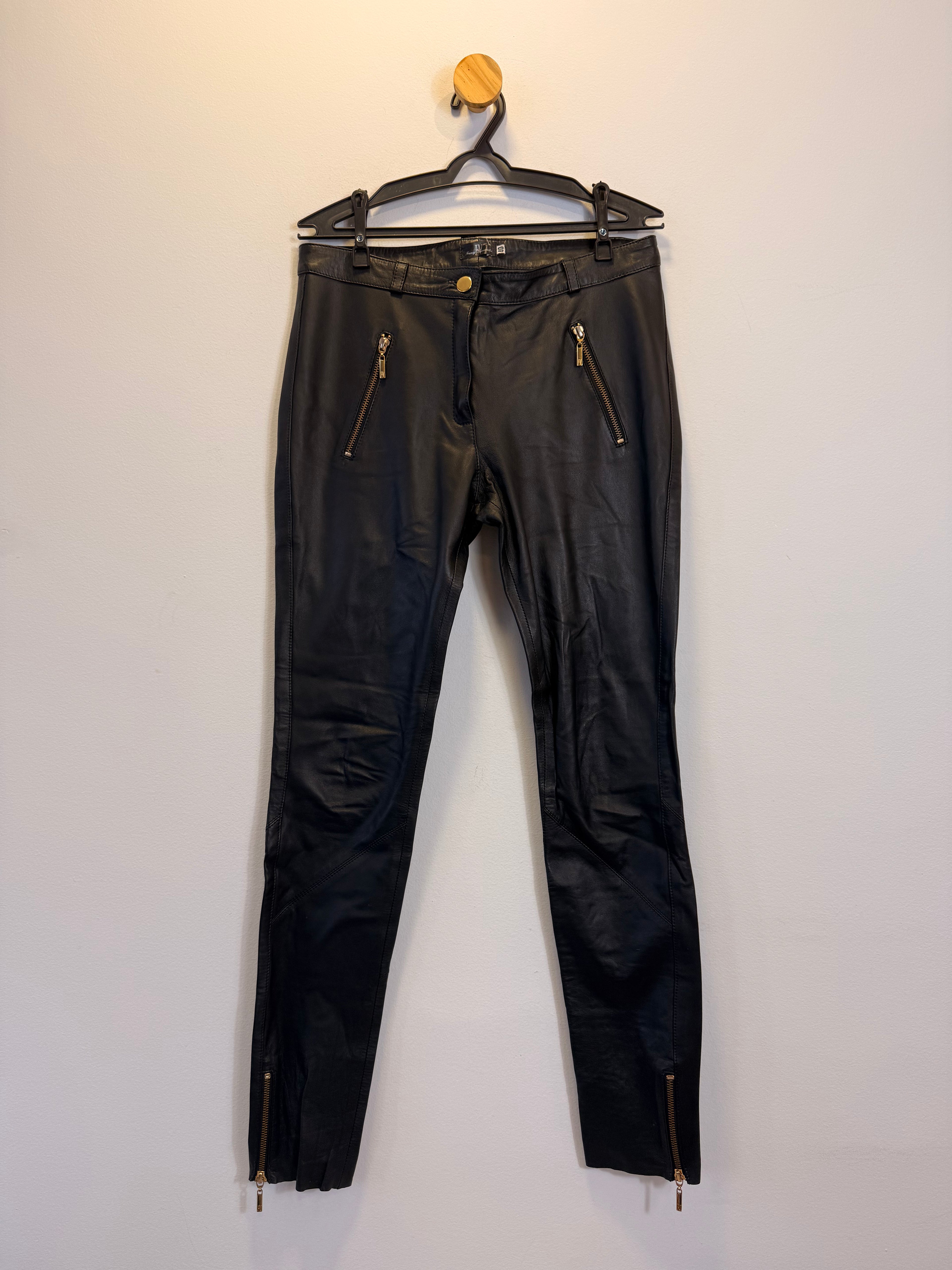 Calça Preta de Couro Francy Vasconcelos