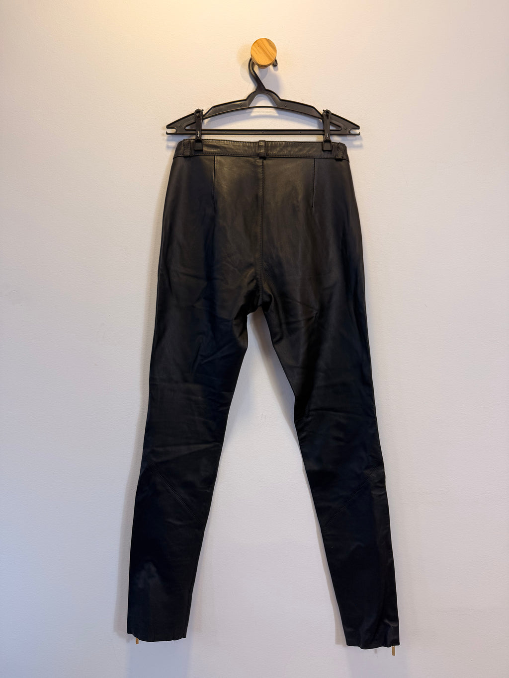 Calça Preta de Couro Francy Vasconcelos