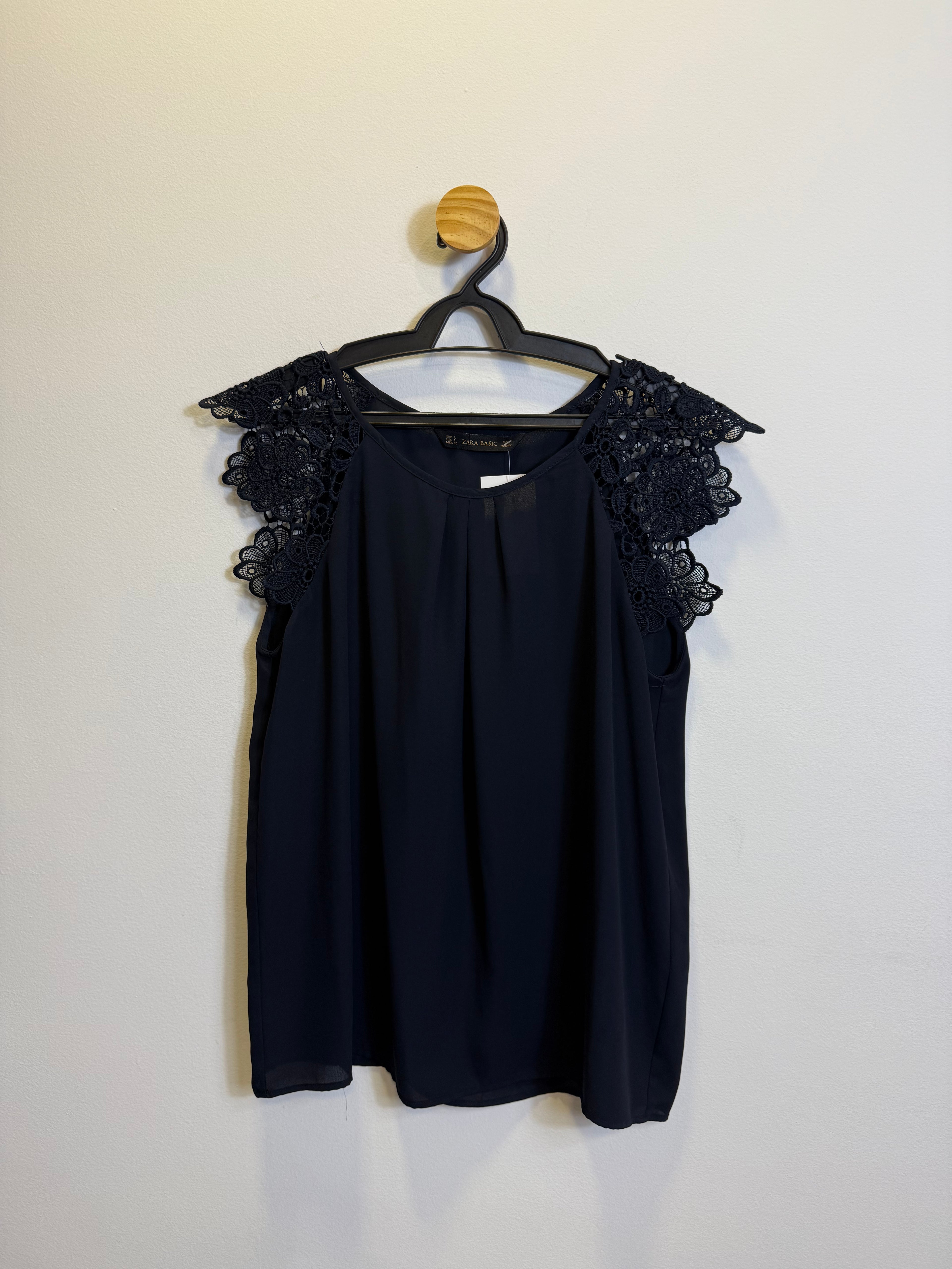 Blusa Azul Marinho com Renda