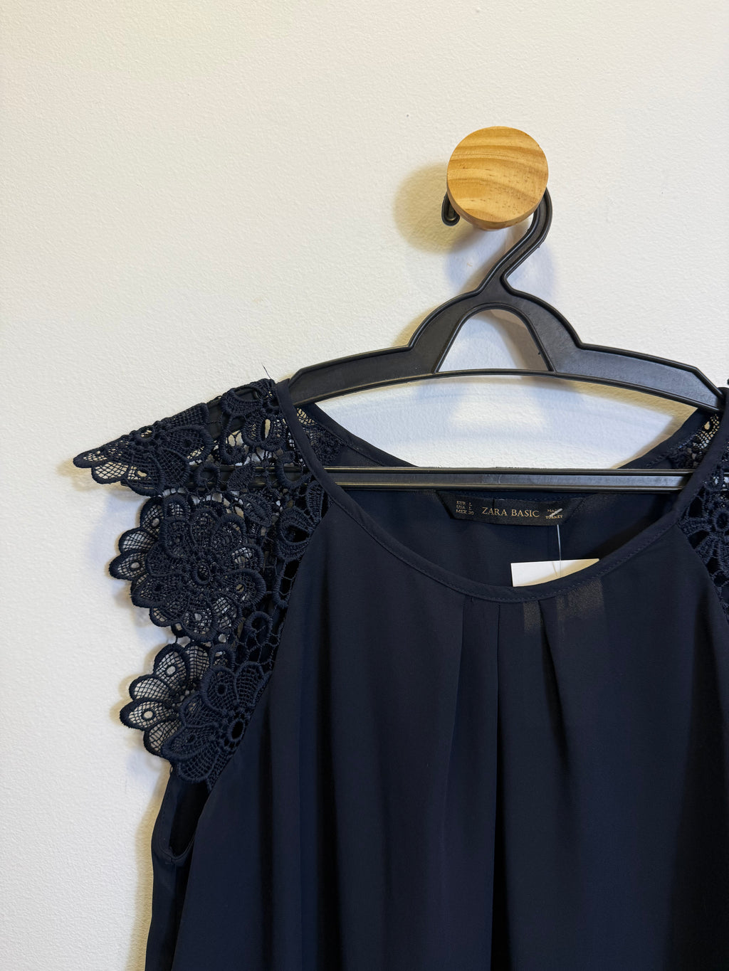 Blusa Azul Marinho com Renda