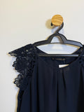Blusa Azul Marinho com Renda