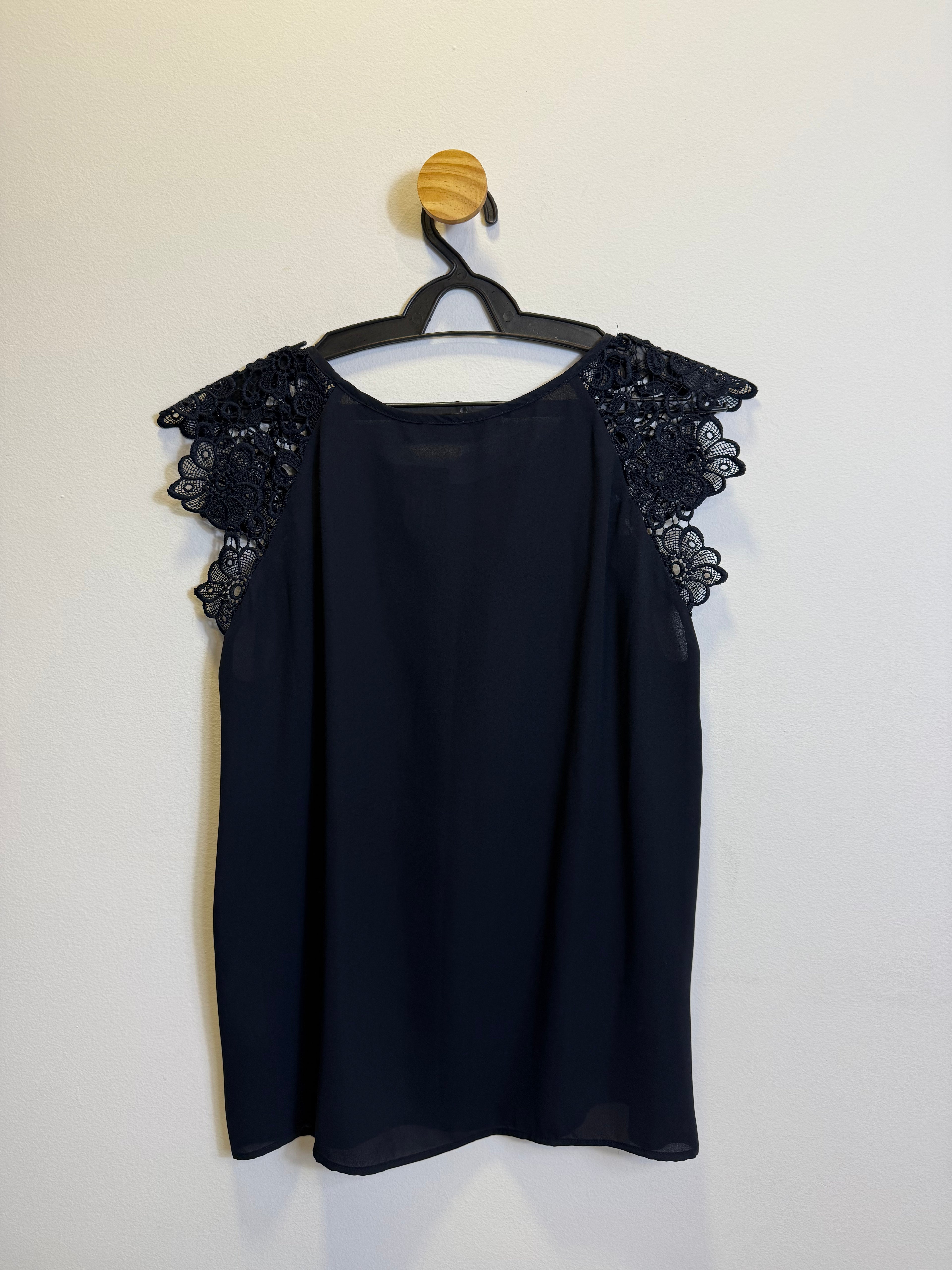 Blusa Azul Marinho com Renda