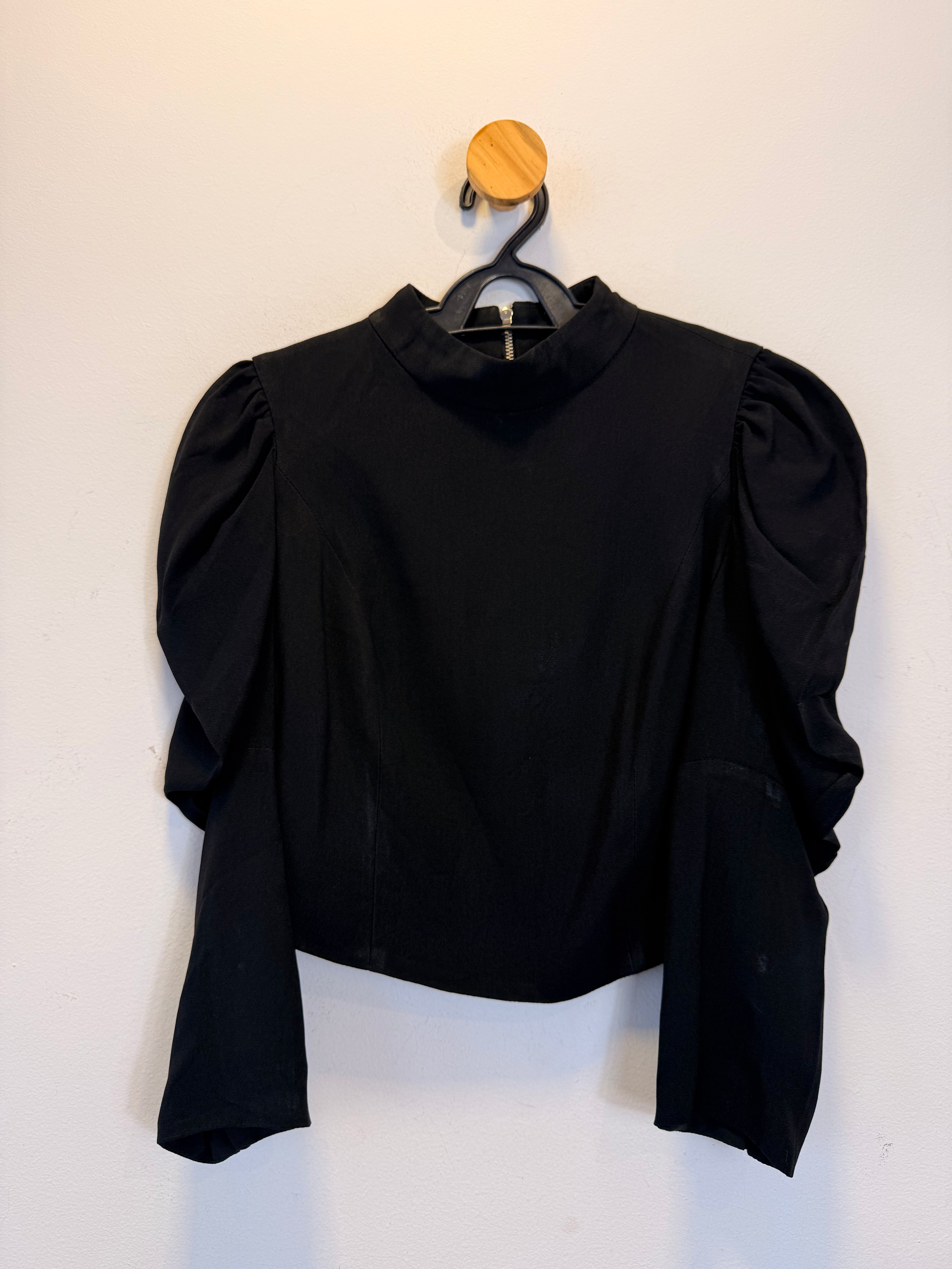 Blusa Preta Iorane