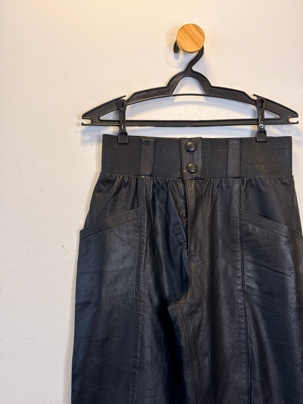 Calça Preta Couro Mara Biazus