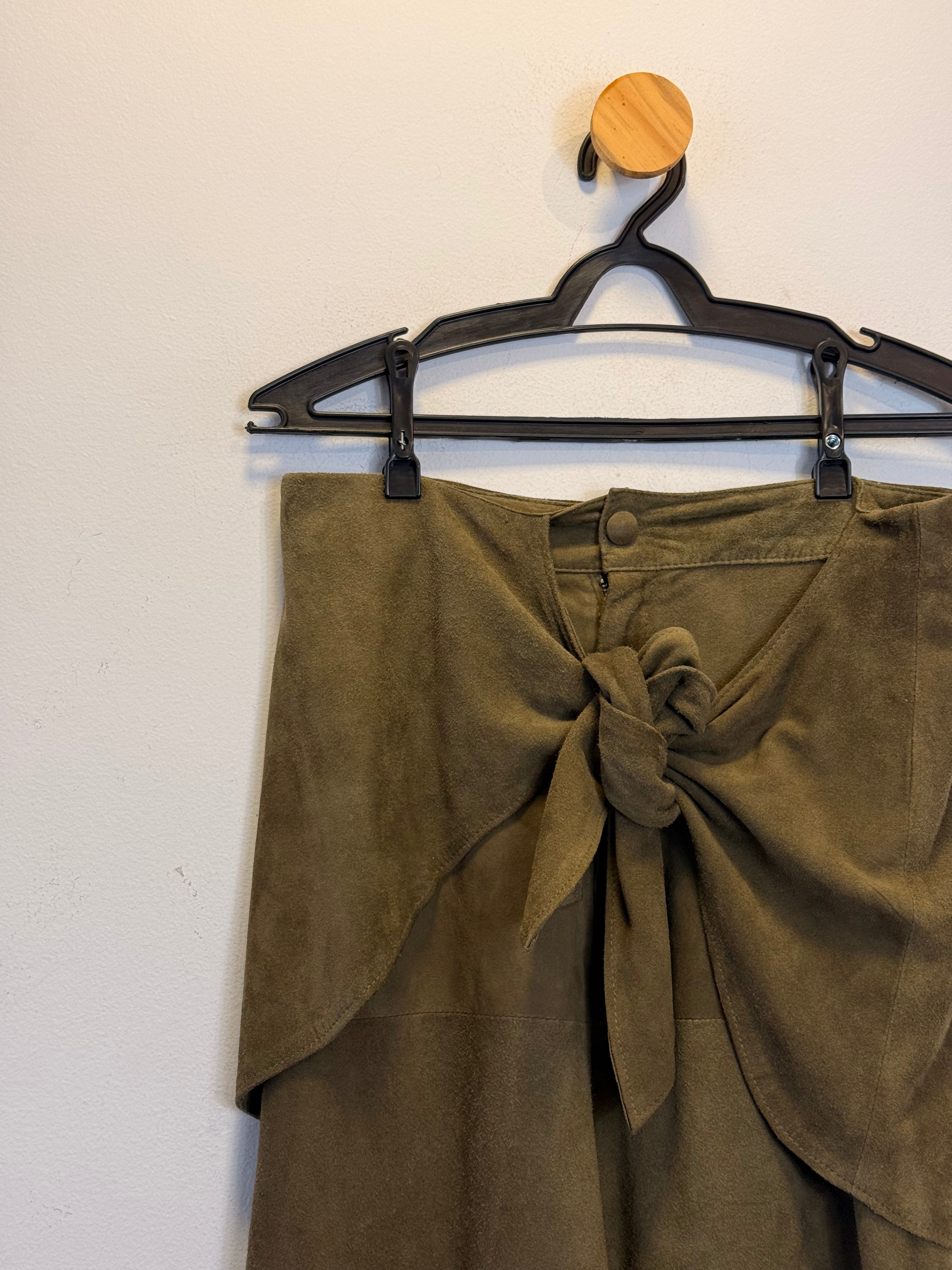 Saia Verde Militar Couro LMG