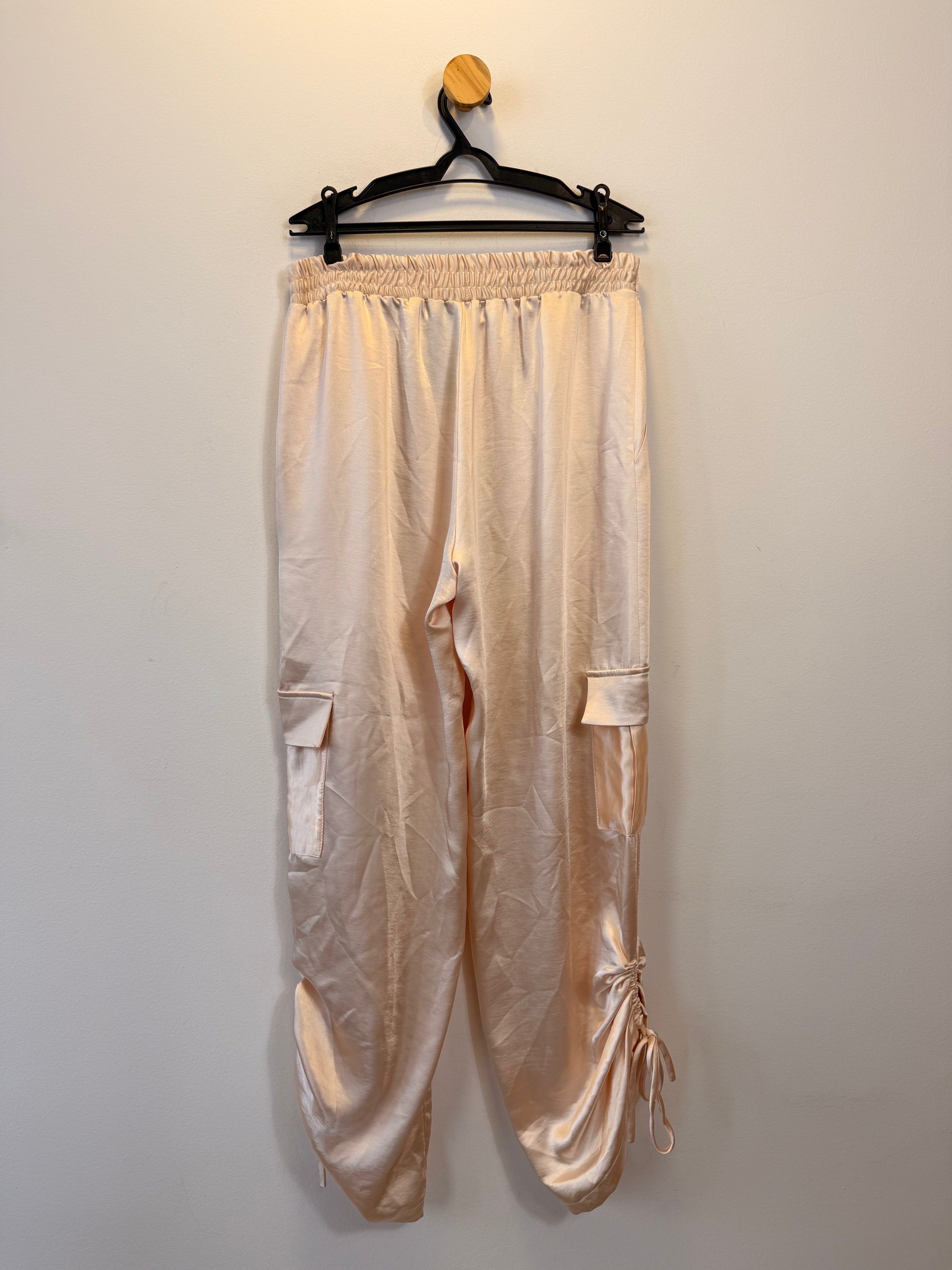 Calça Cetim Rosa Claro Maria Manô