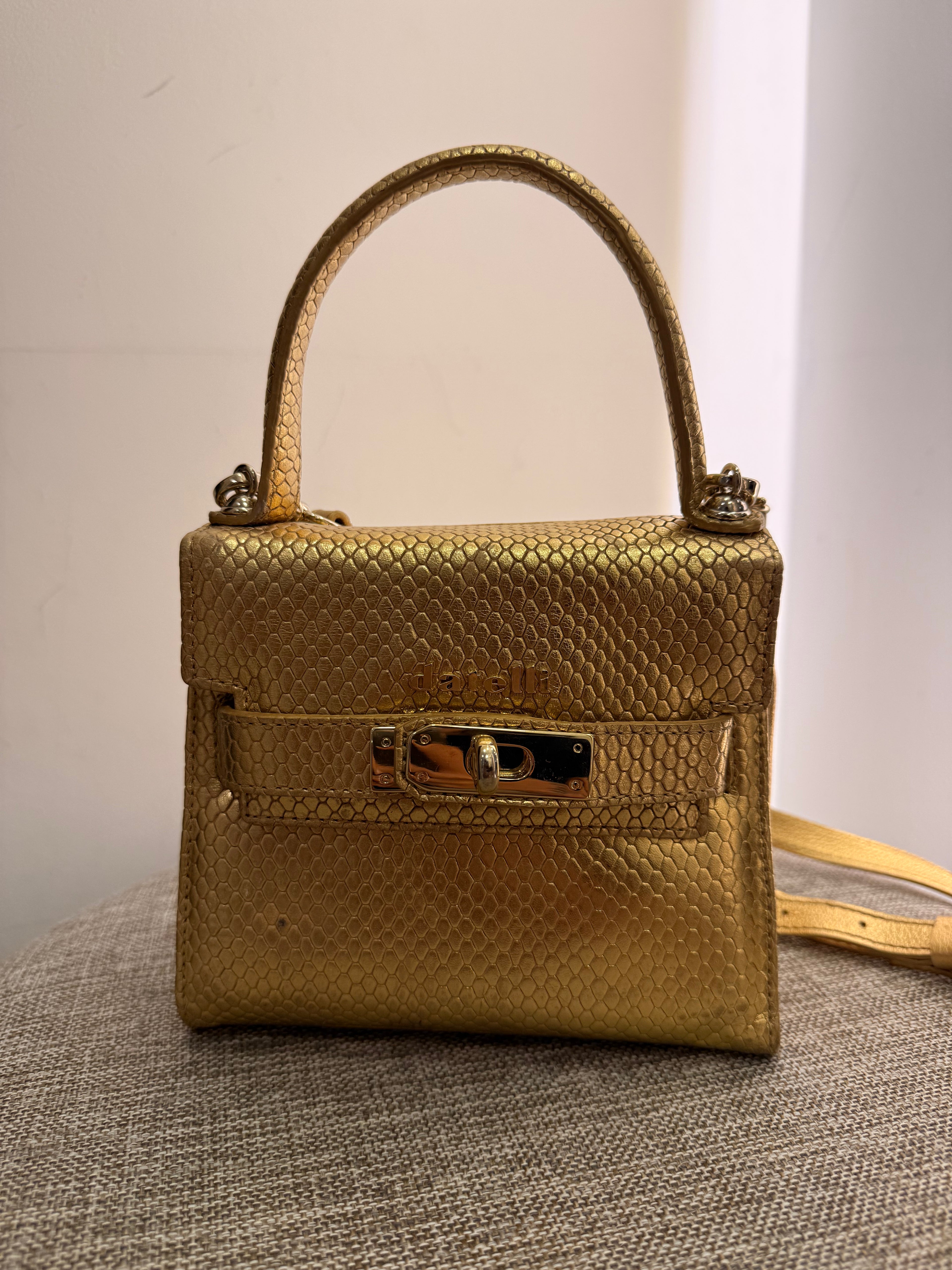Bolsa Dourada em Couro Datelli