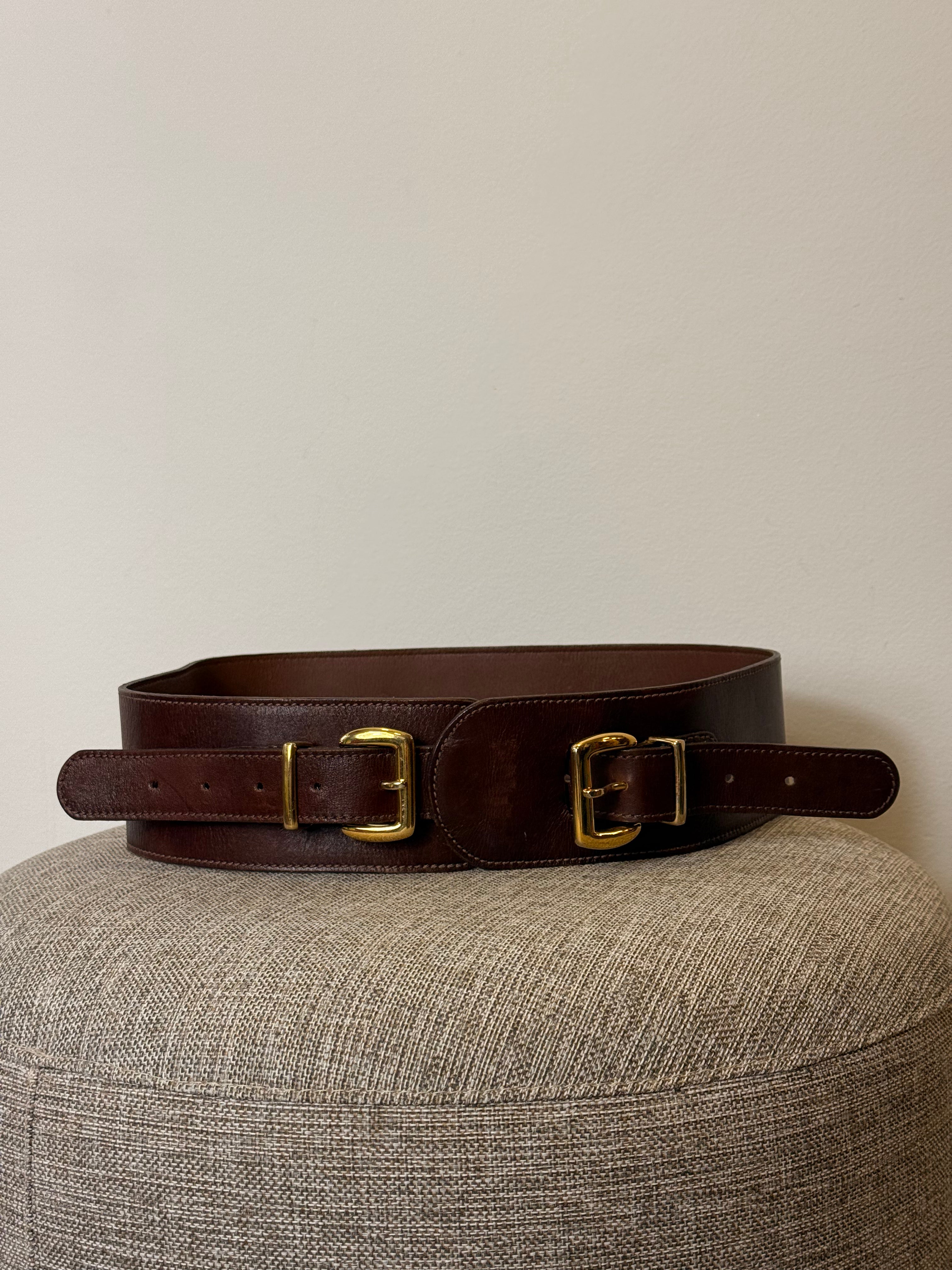 Cinto em Couro Marrom Fivela Dupla