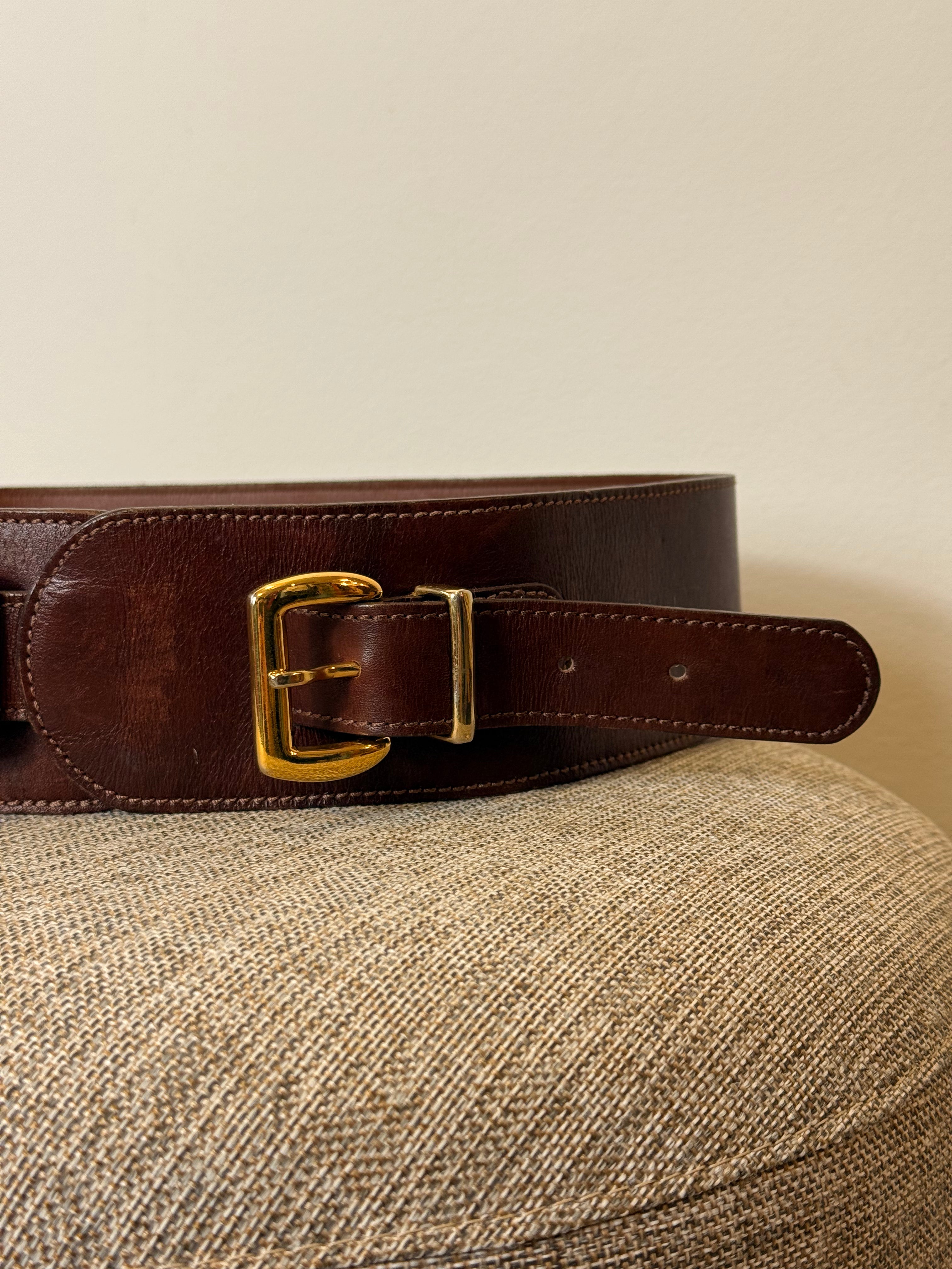 Cinto em Couro Marrom Fivela Dupla