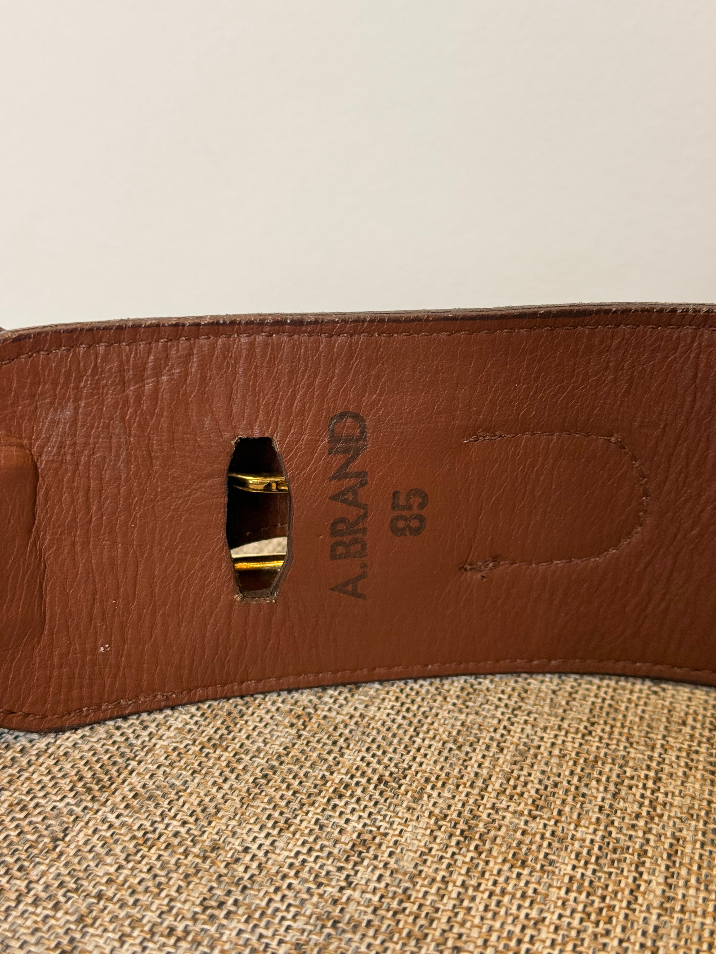 Cinto em Couro Marrom Fivela Dupla