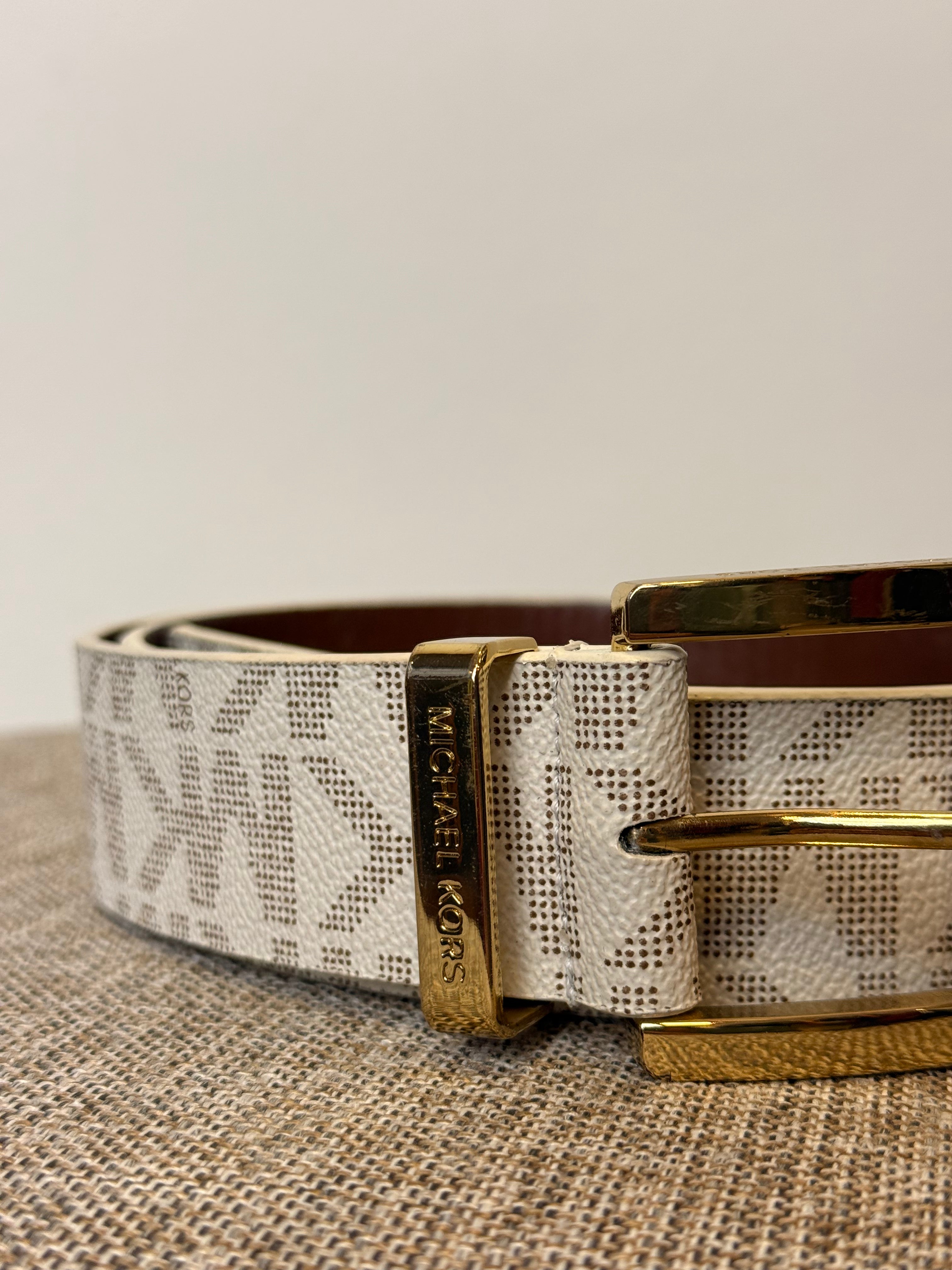 Cinto em Couro Branco Monograma Michael Kors