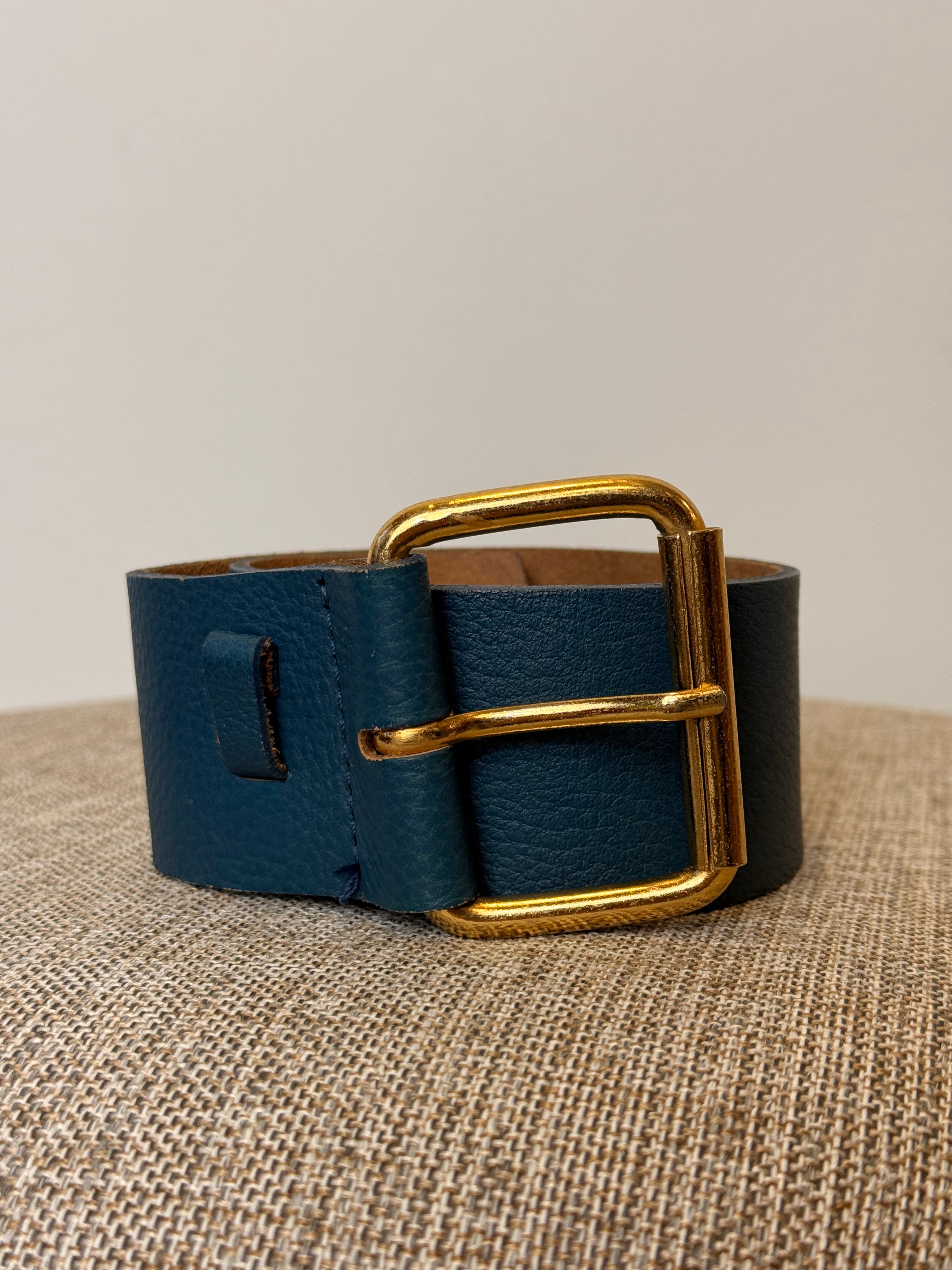 Cinto em Couro Azul Marinho