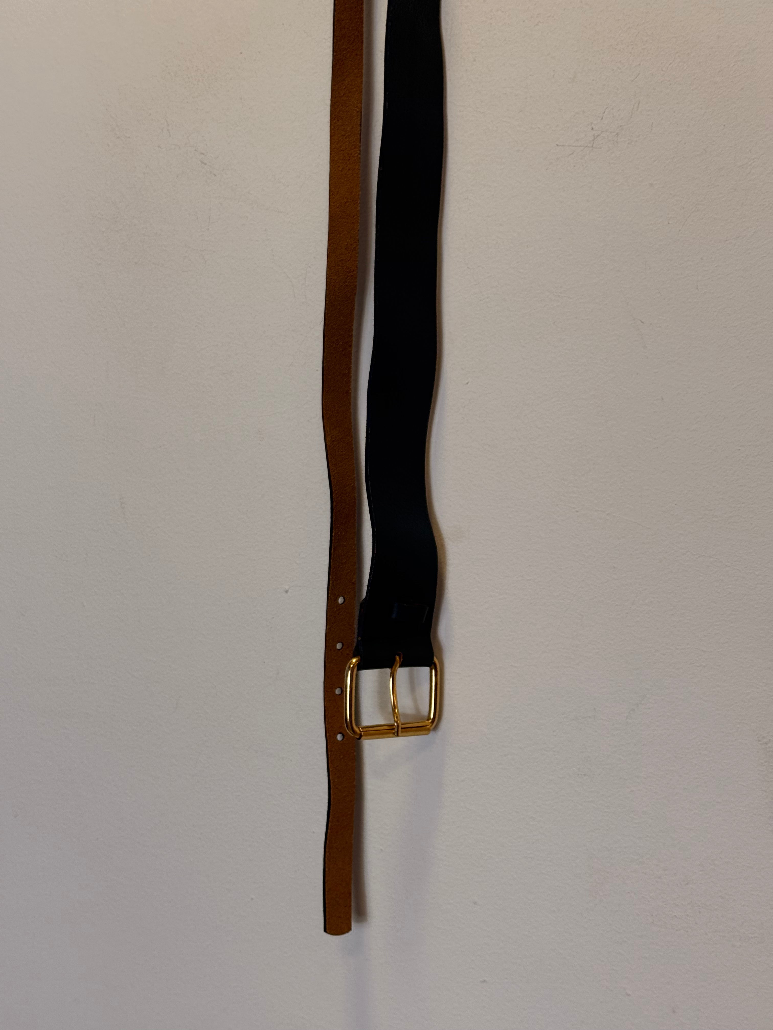 Cinto em Couro Azul Marinho