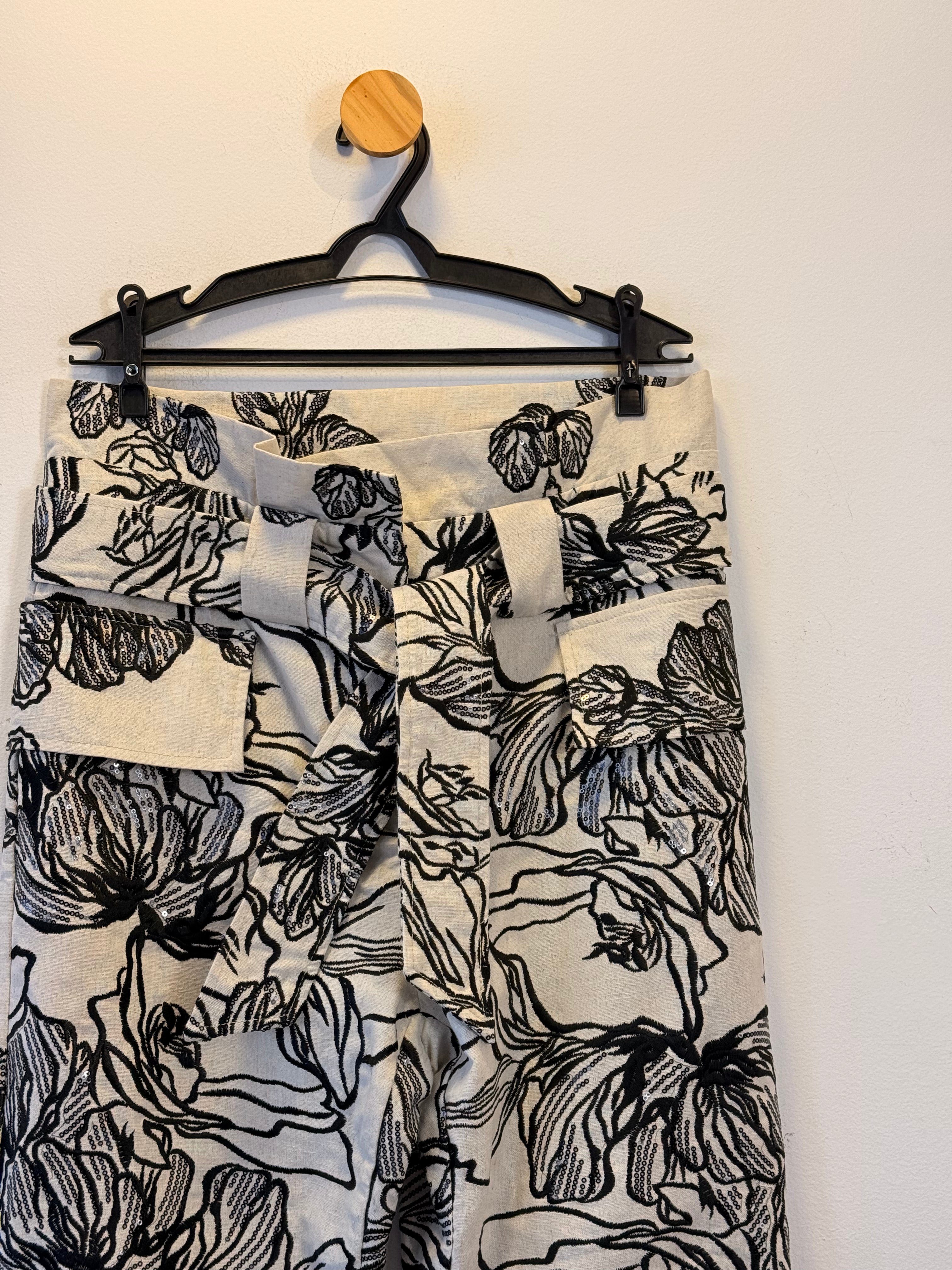 Calça Bordada Le Lis Blanc