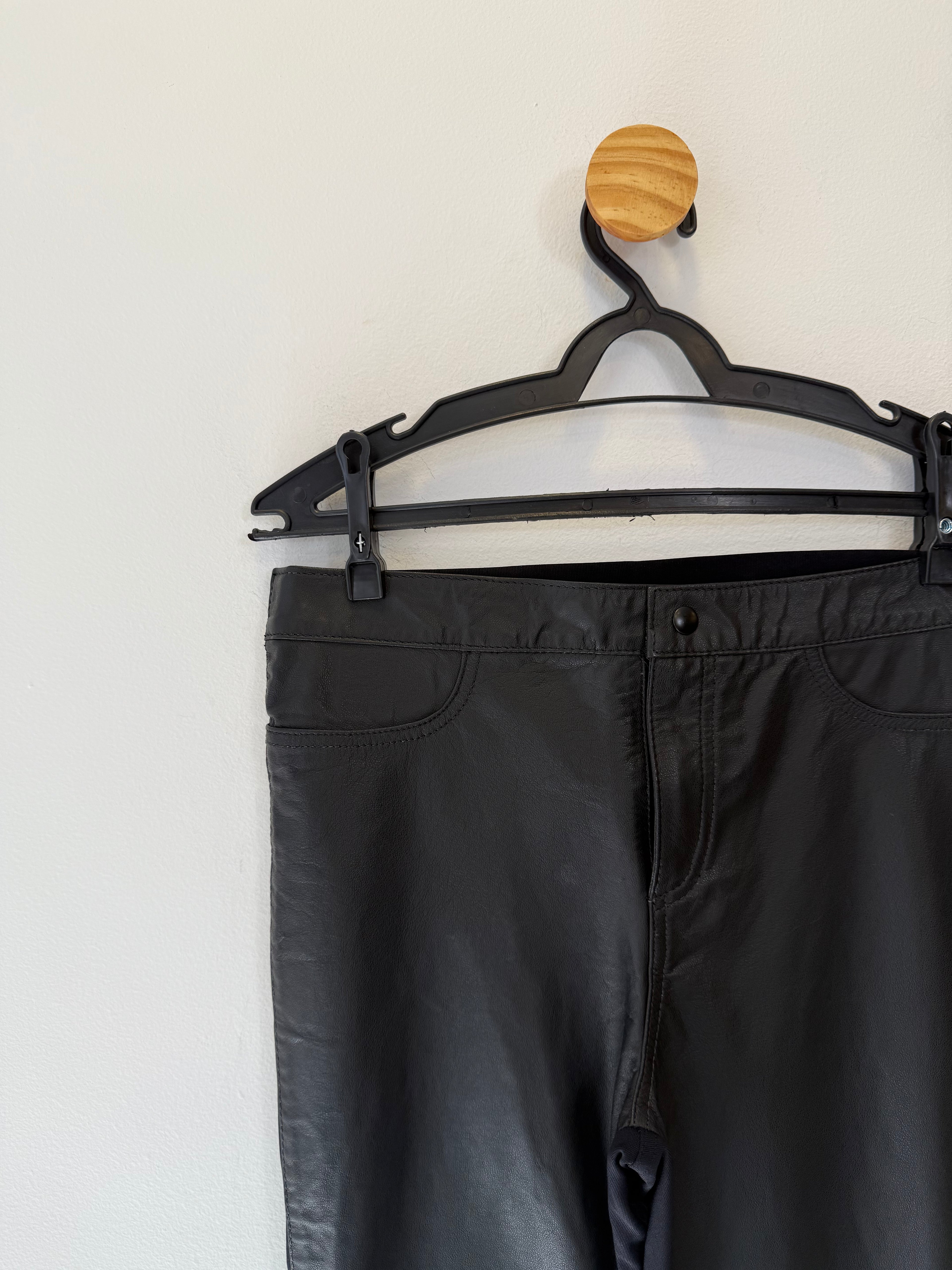 Calça Skinny Clássica em Couro Preto