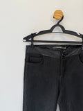 Calça em Couro Preto Texturizada